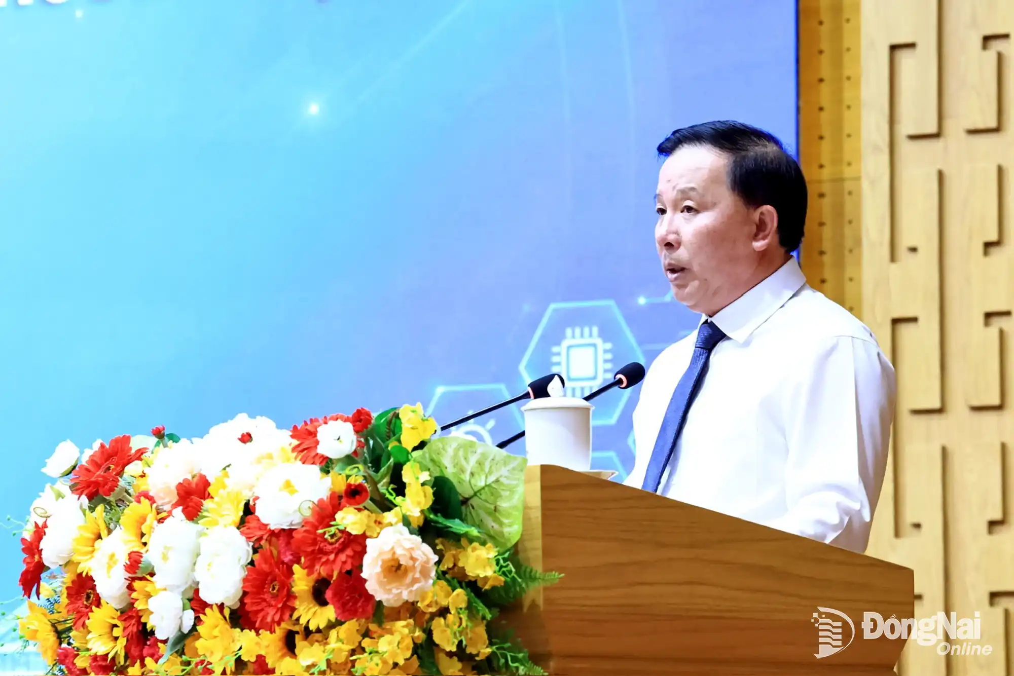 Deputy Secretary of the CPC and Chairman of the Dong Nai People’s Committee Nguyen Van Ut speaks at the conference. Photo: Cong Nghia

