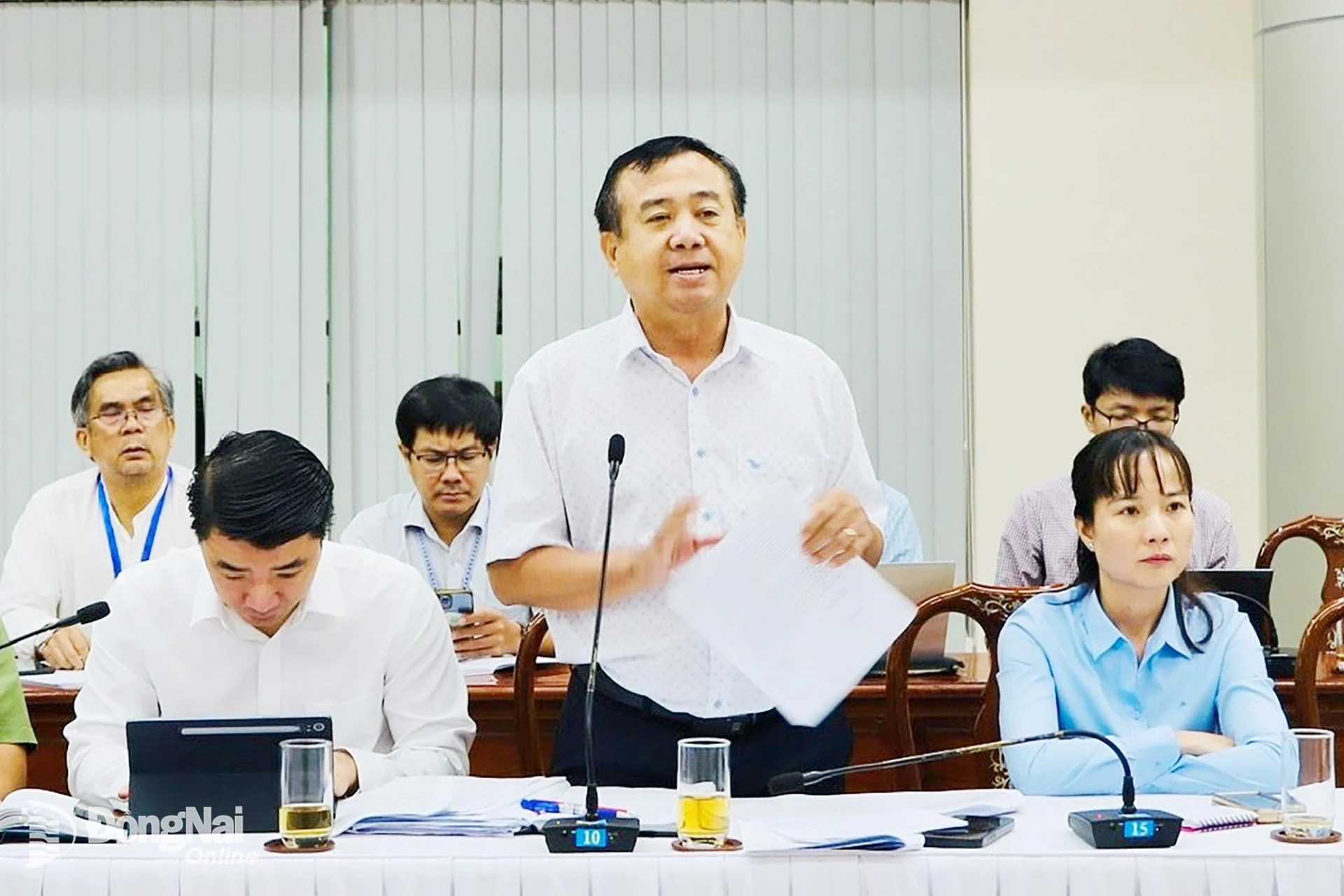Local representatives report at the meeting. Photo: B. Nguyen


