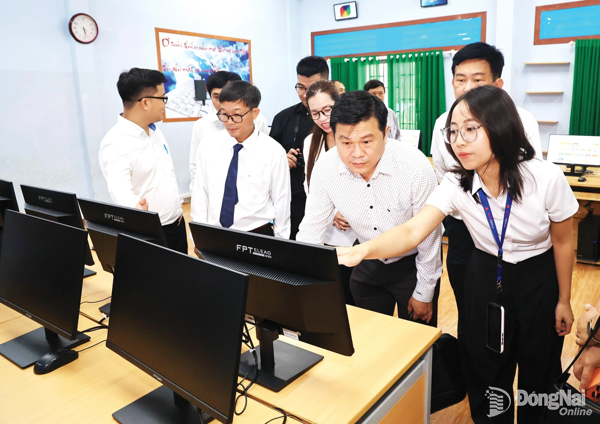 The Digital School model, featuring a digital library, is being piloted in Dong Nai by the Dong Nai Department of Education and Training in partnership with MobiFone.

