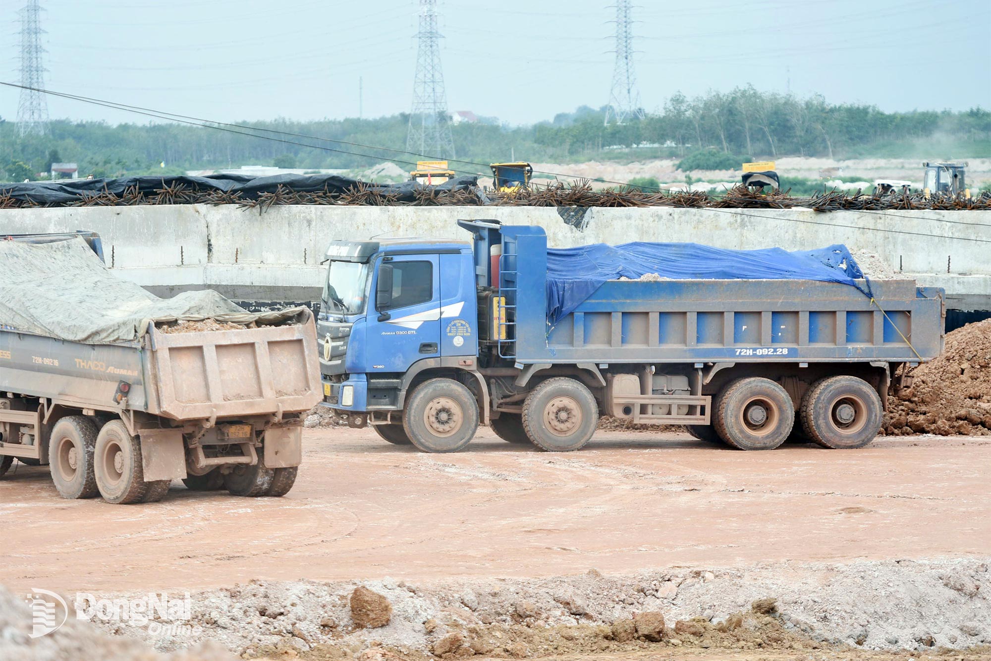 Construction is underway on the Ho Chi Minh City–Thu Dau Mot–Chon Thanh Expressway section through Dong Nai City. Photo: Pham Tung

