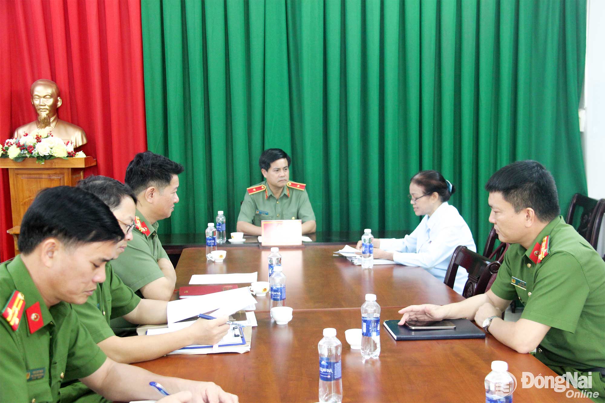 Thiếu tướng Nguyễn Đức Hải, Ủy viên Ban Thường vụ Thành ủy, Giám đốc Công an thành phố chủ trì buổi tiếp công dân vào sáng 22-9. Ảnh: Trần Danh