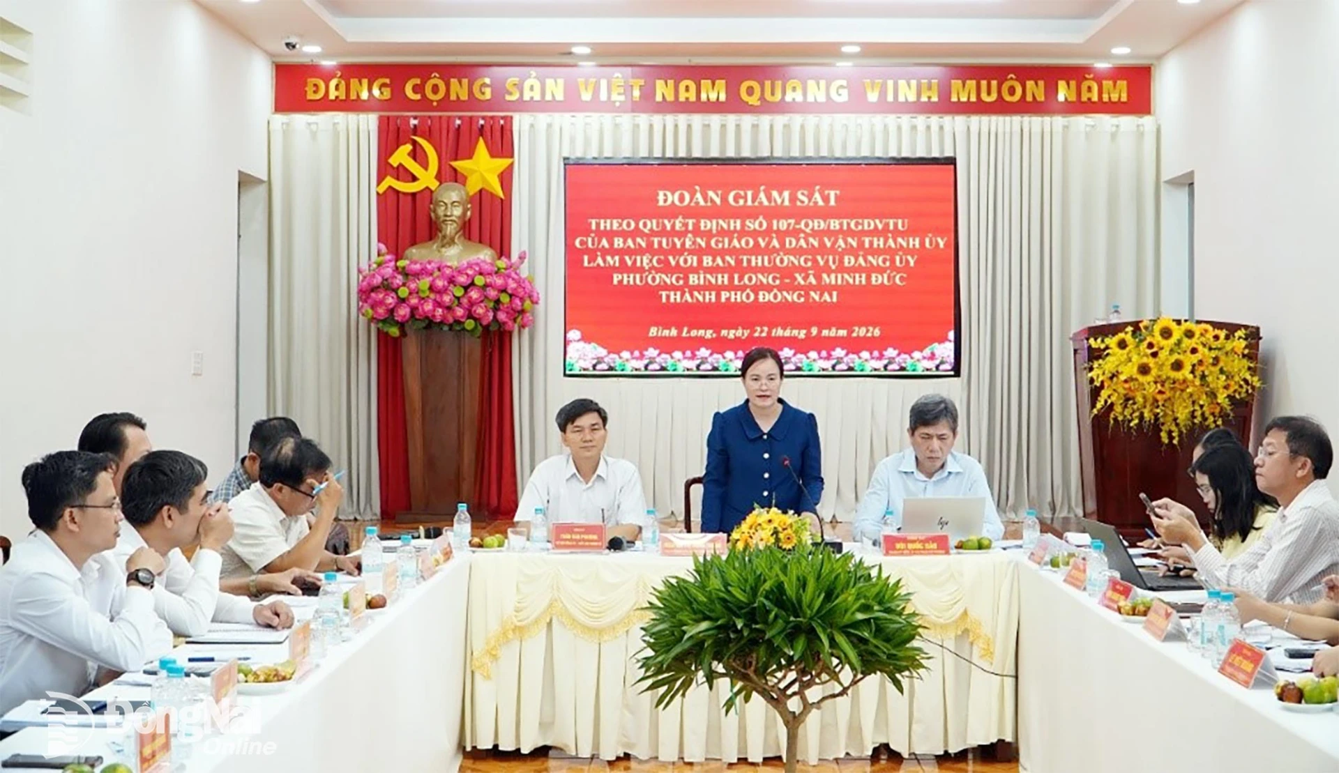 Thành ủy viên, Phó Trưởng ban Thường trực Ban Tuyên giáo và Dân vận Thành ủy  Đồng Nai Nguyễn Thị Hồng Trang phát biểu tại buổi làm việc.

