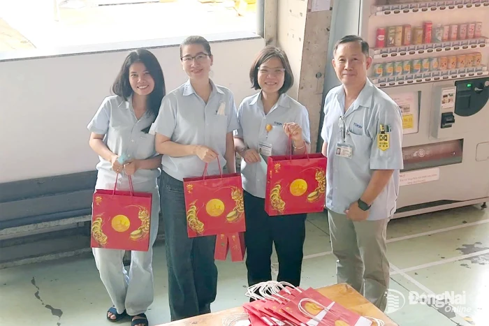 Hàng ngàn đoàn viên phấn khởi nhận quà Trung thu từ Công đoàn cơ sở