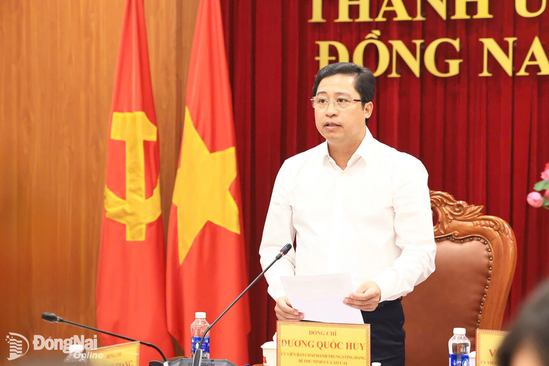Duong Quoc Huy, Member of the PCC and Secretary of the Lao Cai Provincial Party Committee, speaks at the conference. Photo: Cong Nghia