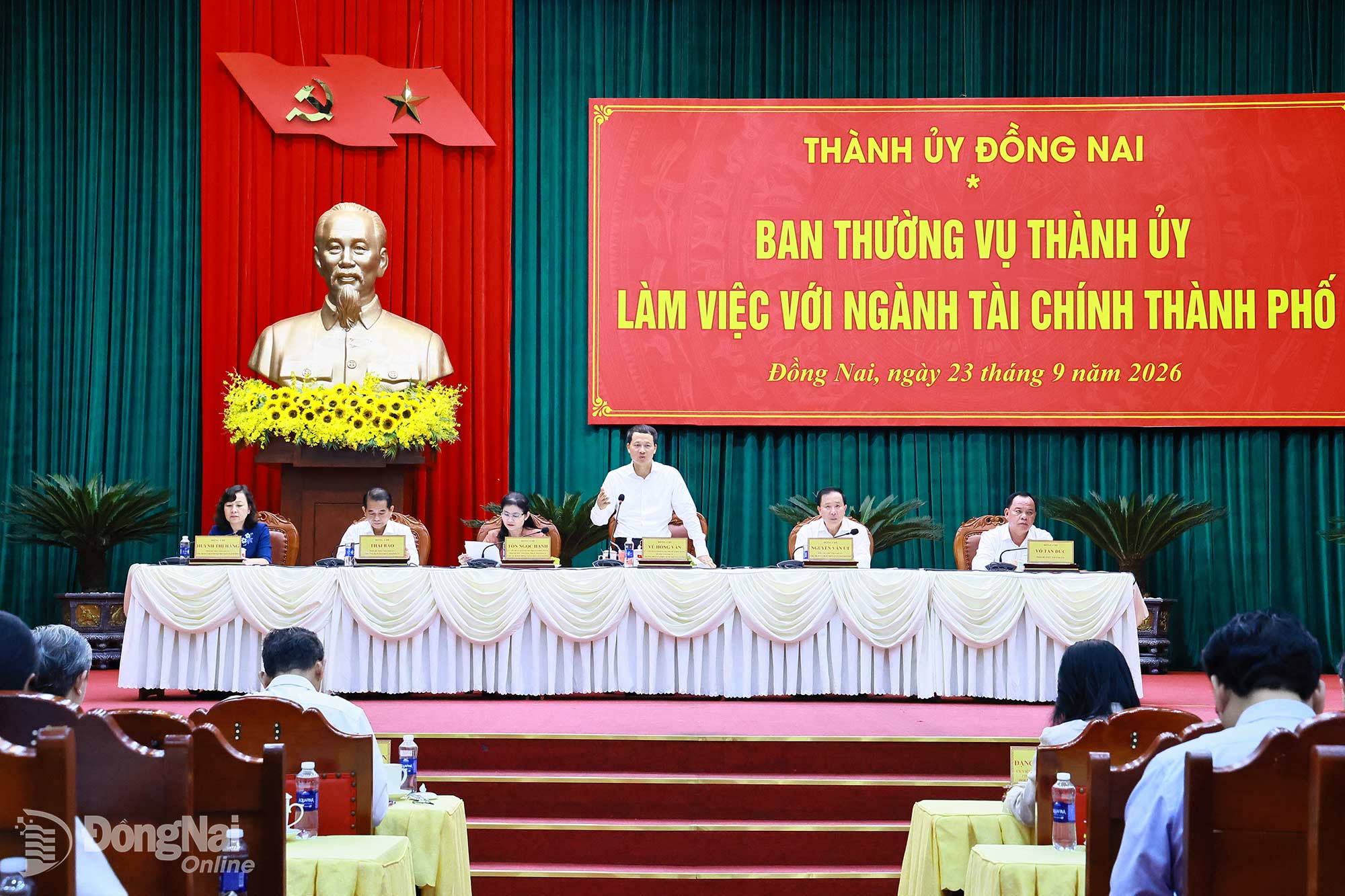 Secretary of the CPC Vu Hong Van delivers concluding remarks at the conference. Photo: Cong Nghia