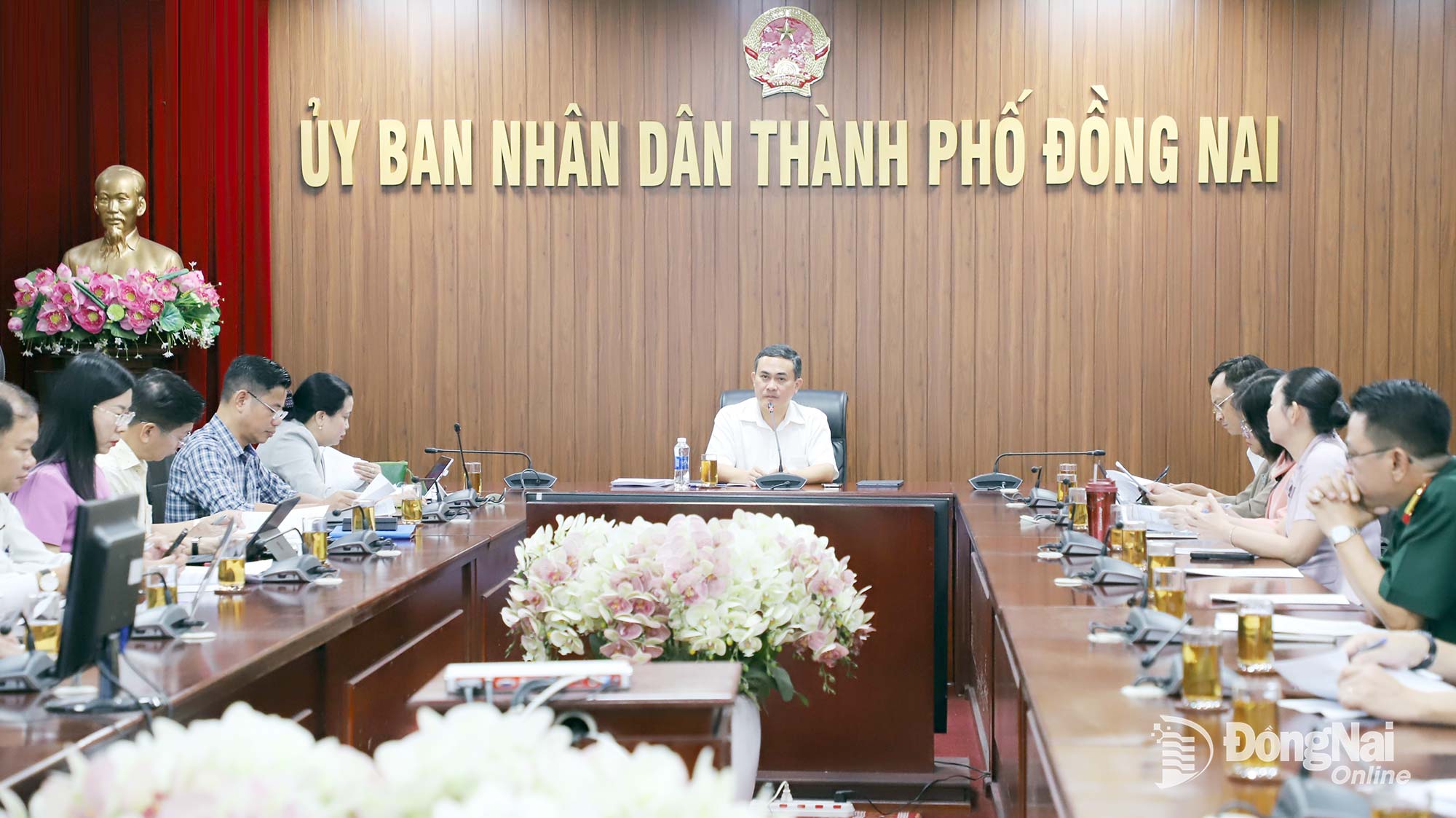 Ủy viên Ban Thường vụ Thành ủy, Phó Chủ tịch UBND thành phố Đồng Nai Lê Trường Sơn chủ trì buổi làm việc. Ảnh: My Ny