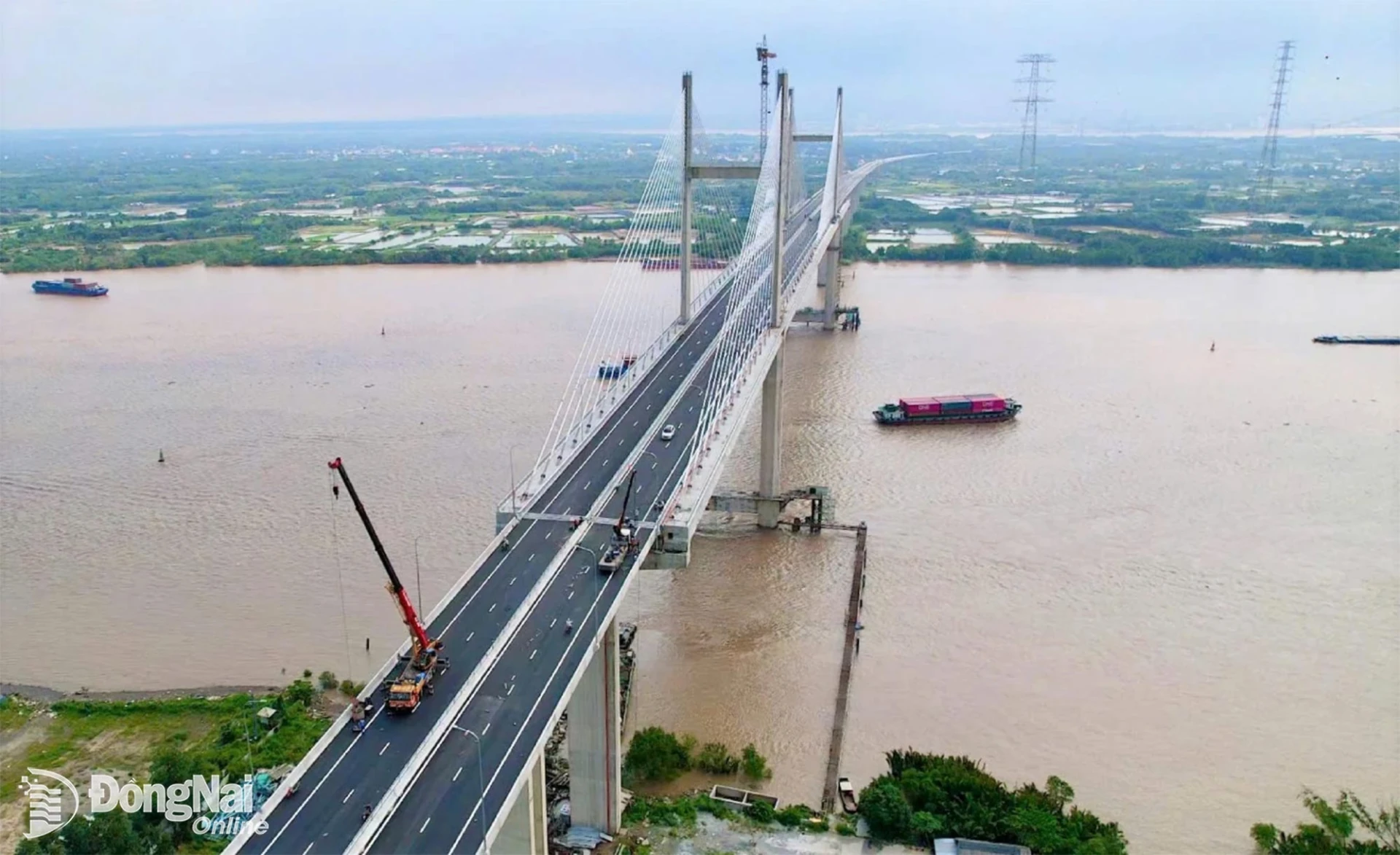 According to the plan, Phuoc Khanh Bridge, a key component of the project, will be opened to traffic on September 30, marking the completion of the entire Ben Luc - Long Thanh Expressway. Photo: Pham Tung

