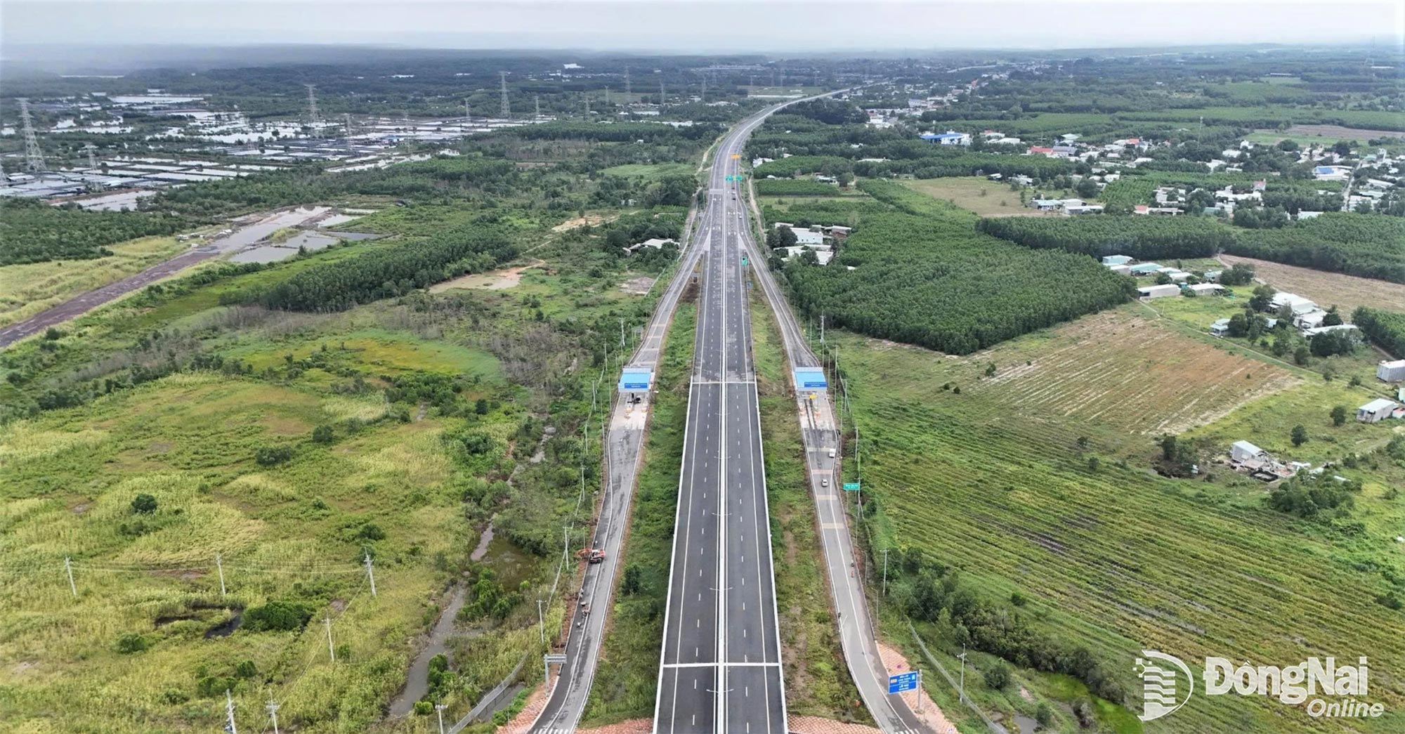 Construction of the Ben Luc - Long Thanh Expressway began in October 2014. Twelve years later, the expressway linking Southeastern and Southwestern Viet Nam has been completed and is set to open to traffic along its entire length. Photo: Pham Tung


