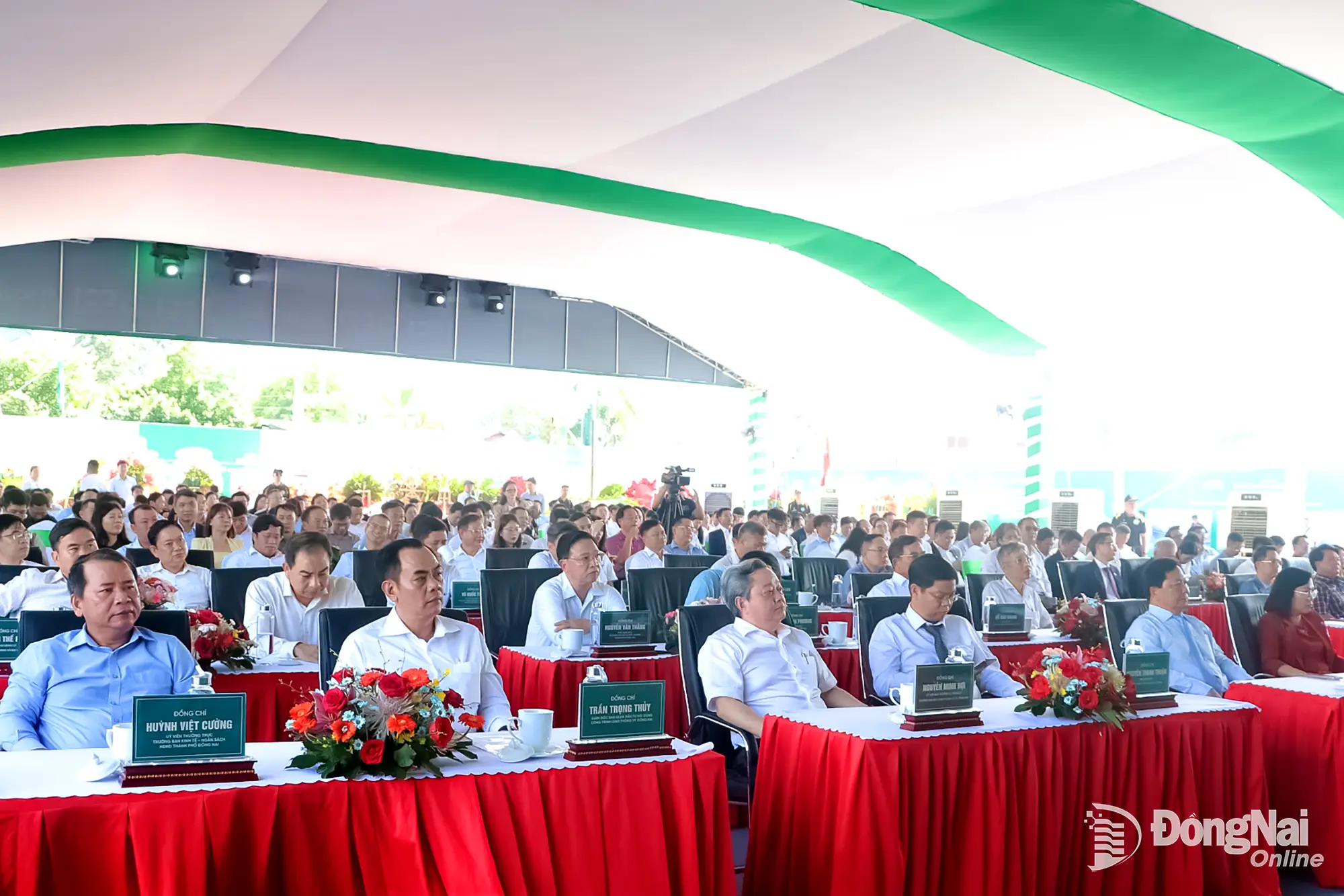 Delegates attend the groundbreaking ceremony for the Cat Lai and Long Hung bridge projects. Photo: Pham Tung


