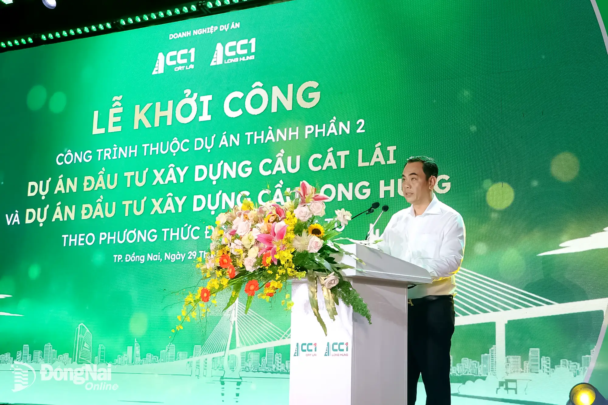 Tran Trong Thuy, Director of the Dong Nai City Management Board for Investment and Construction of Transport Projects, speaks at the groundbreaking ceremony. Photo: Pham Tung

