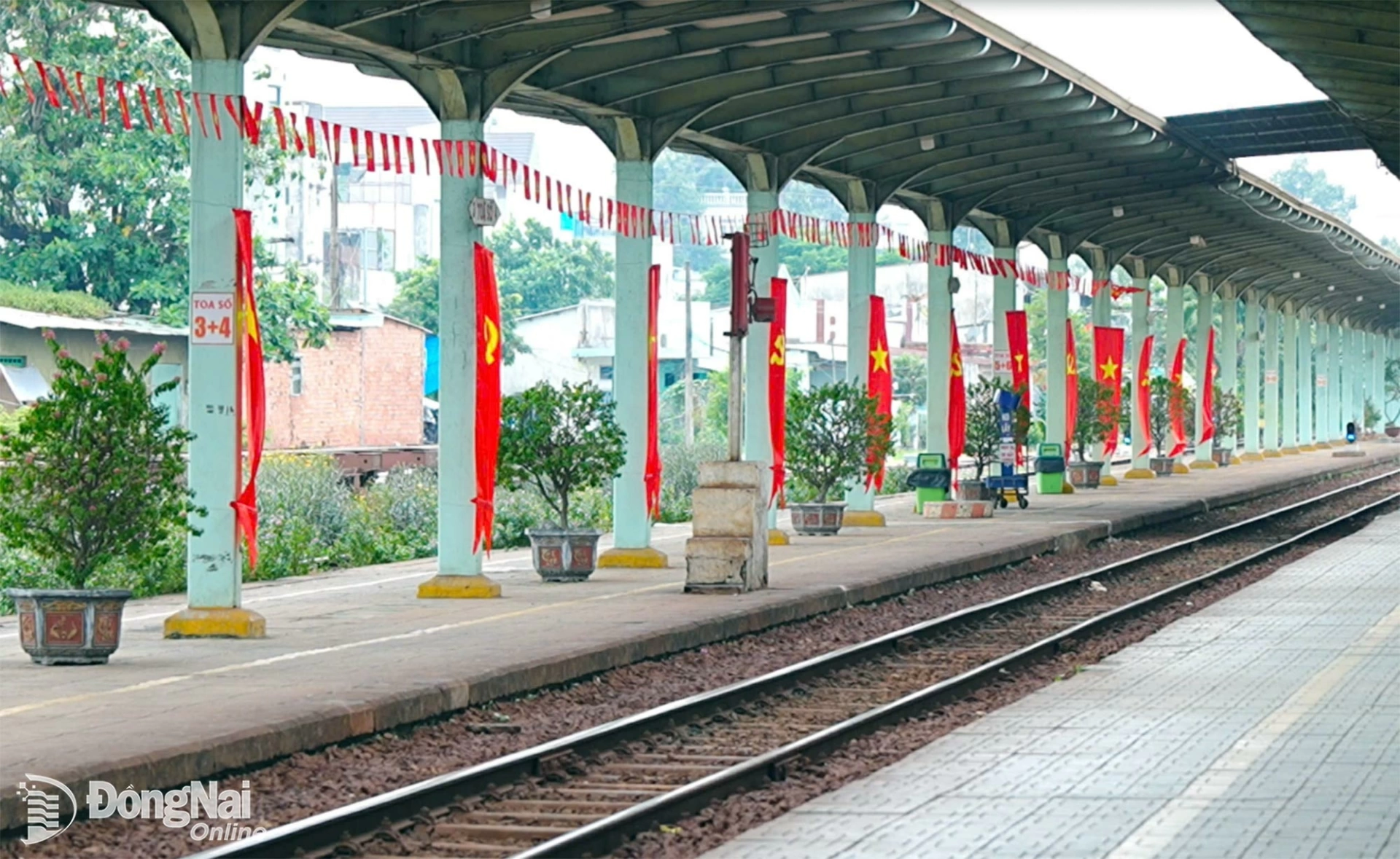 Bien Hoa Railway Station in Tran Bien ward is decorated with flags and flowers in celebration of National Day. Photo: Minh Tai

