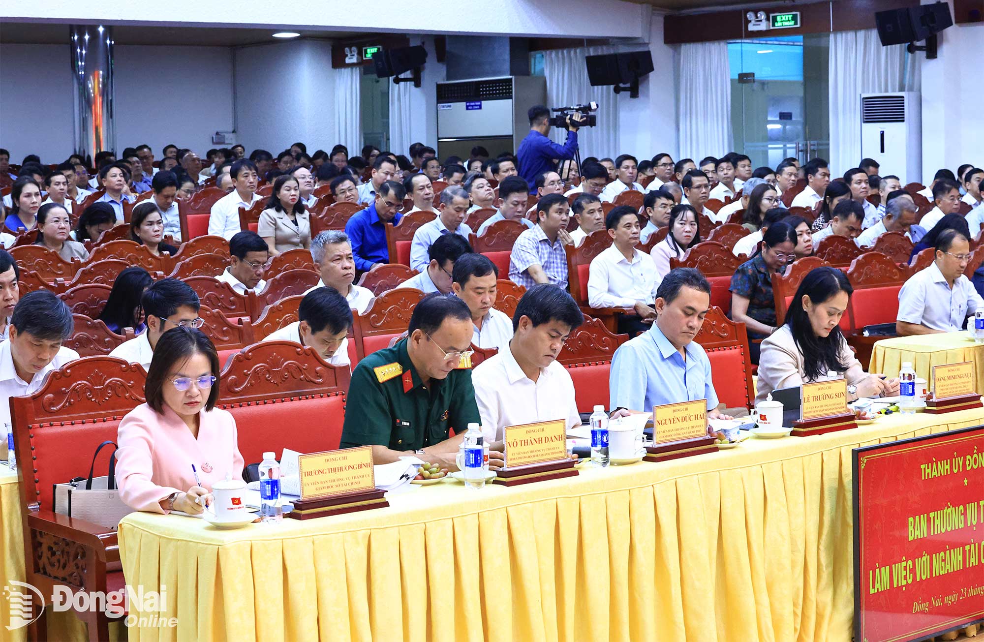 Members of the CPC’s Standing Board attend the working session. Photo: Cong Nghia