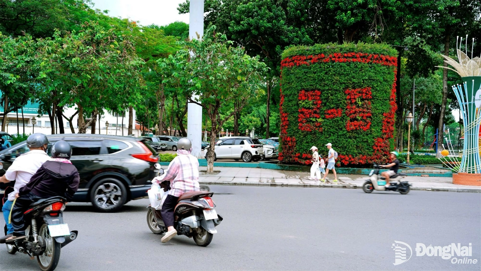 A flower display celebrating National Day at Bien Hung Park in Tran Bien ward. Photo: Minh Tai

