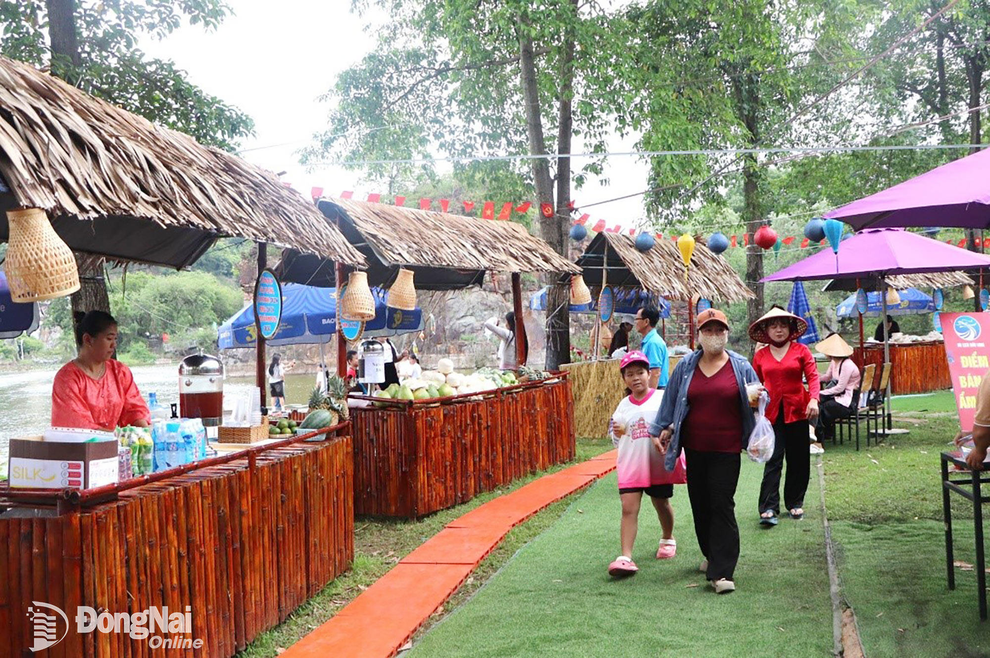 Không gian ẩm thực tại KDL Bửu Long. Ảnh: Thủy Mộc