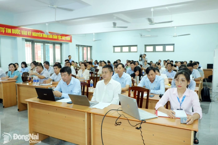 Các đại biểu tham gia tọa đàm. Ảnh: Vương Thế