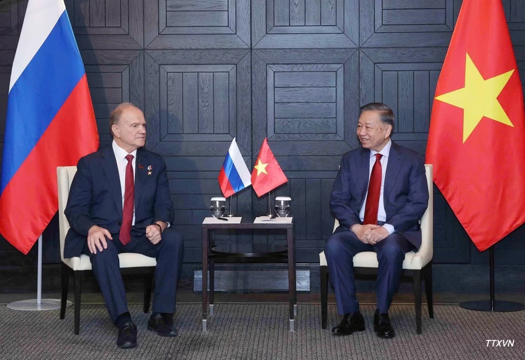 Tổng Bí thư, Chủ tịch nước Tô Lâm tiếp Chủ tịch Đảng Cộng sản Liên bang Nga Gennady Zyuganov. (Ảnh: Thống Nhất – TTXVN)
