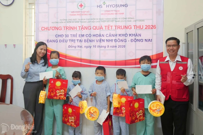 Mang trung thu đến các bệnh nhi có hoàn cảnh khó khăn