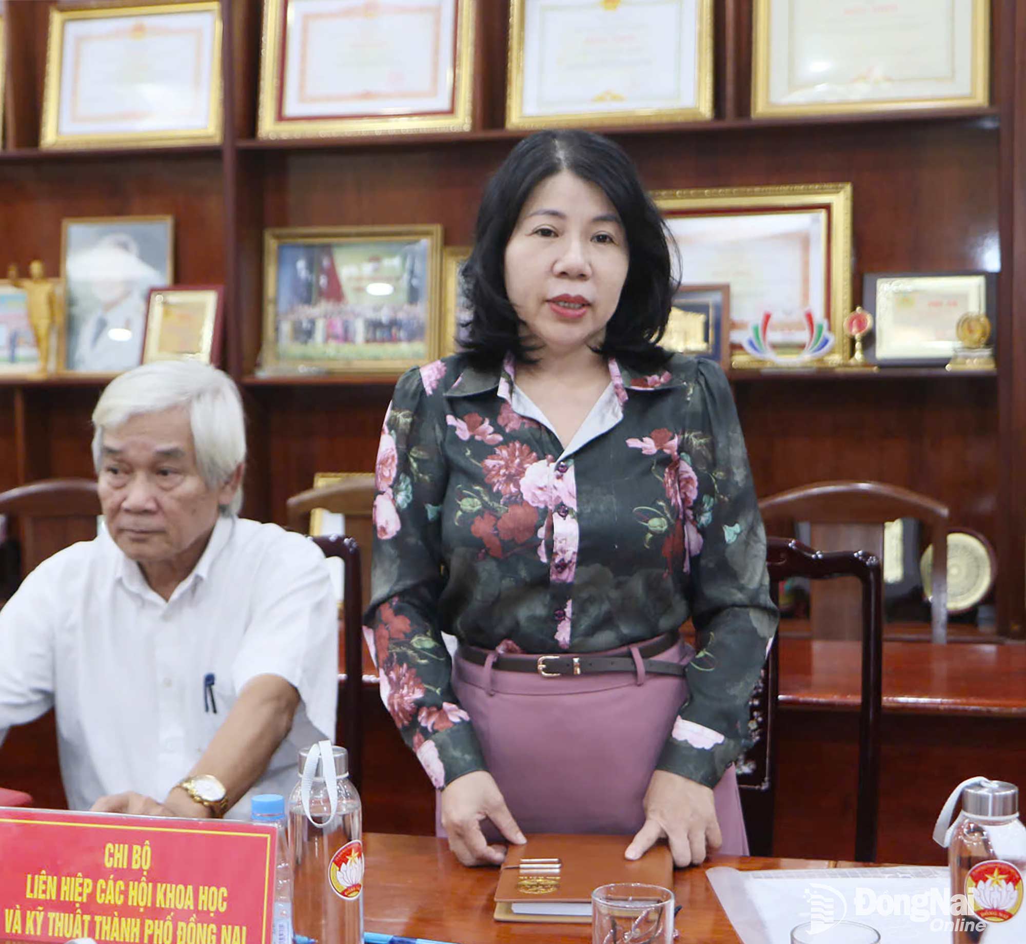 Chủ tịch Liên hiệp các Hội Khoa học và Kỹ thuật thành phố Đồng Nai Hoàng Thị Bích Hằng phát biểu tại buổi giám sát. Ảnh: Văn Truyên