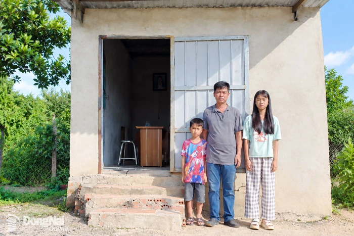 Cha mẹ bệnh tật, hai đứa trẻ cần được tiếp sức