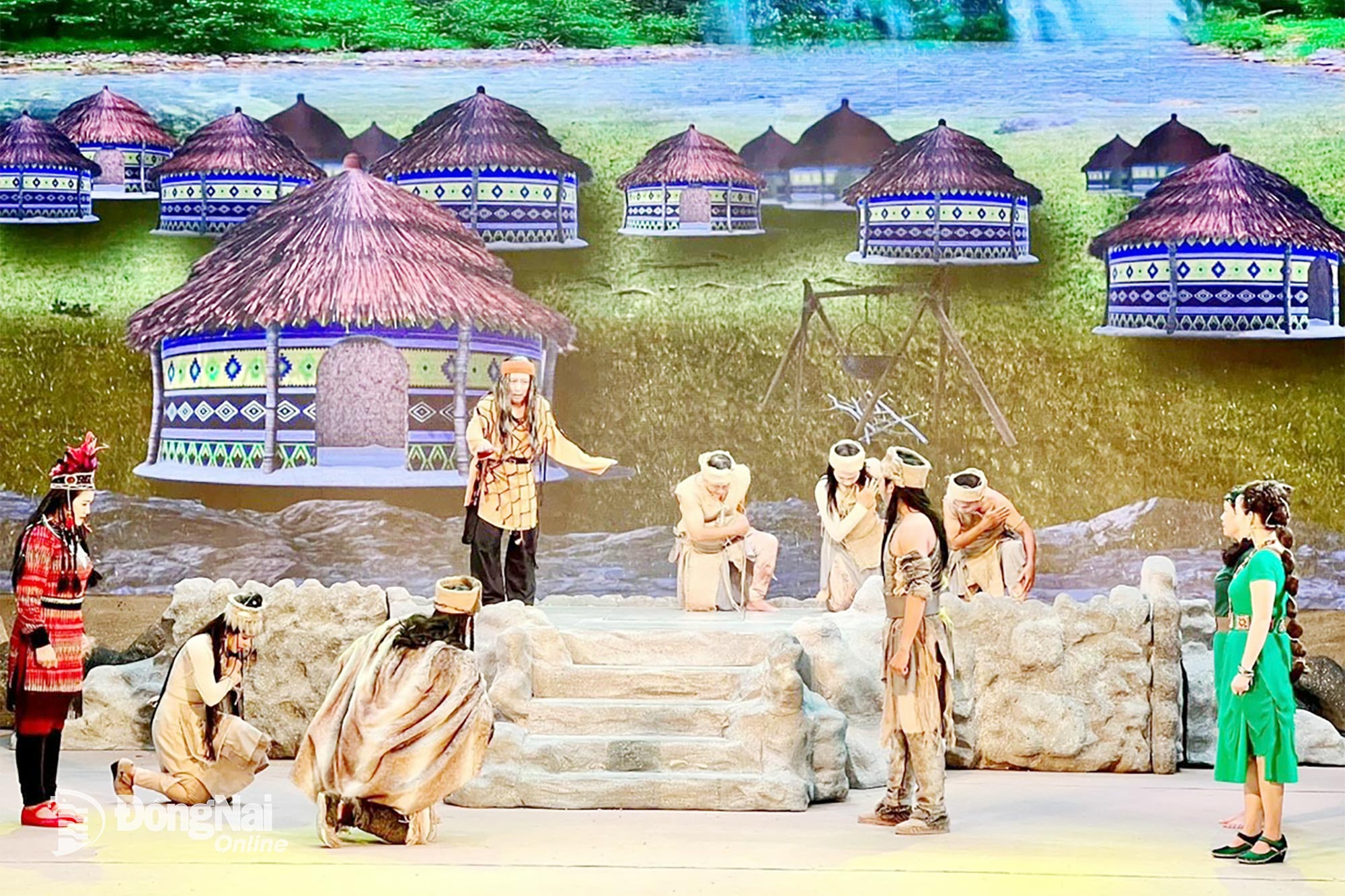 Nhà hát Nghệ thuật Đồng Nai ứng dụng công nghệ số vào sân khấu cải lương, quảng bá đến công chúng trong và ngoài thành phố. Ảnh: My Ny