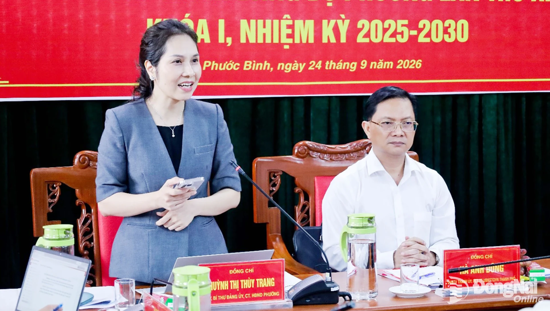 Thành ủy viên, Bí thư Đảng ủy, Chủ tịch HĐND phường Phước Bình Huỳnh Thị Thùy Trang phát biểu tại hội nghị. Ảnh: Ngọc Cương

