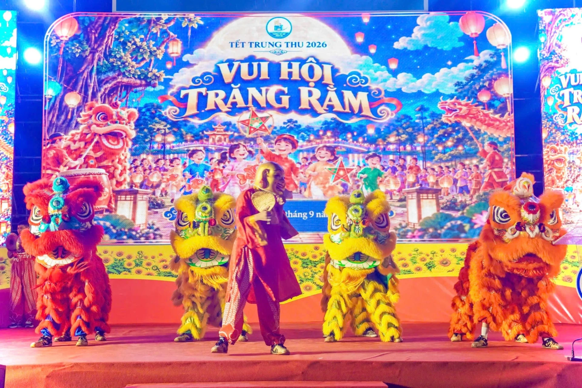 Màn múa lân sư rồng khuấy động không gian công viên đêm trung thu.

