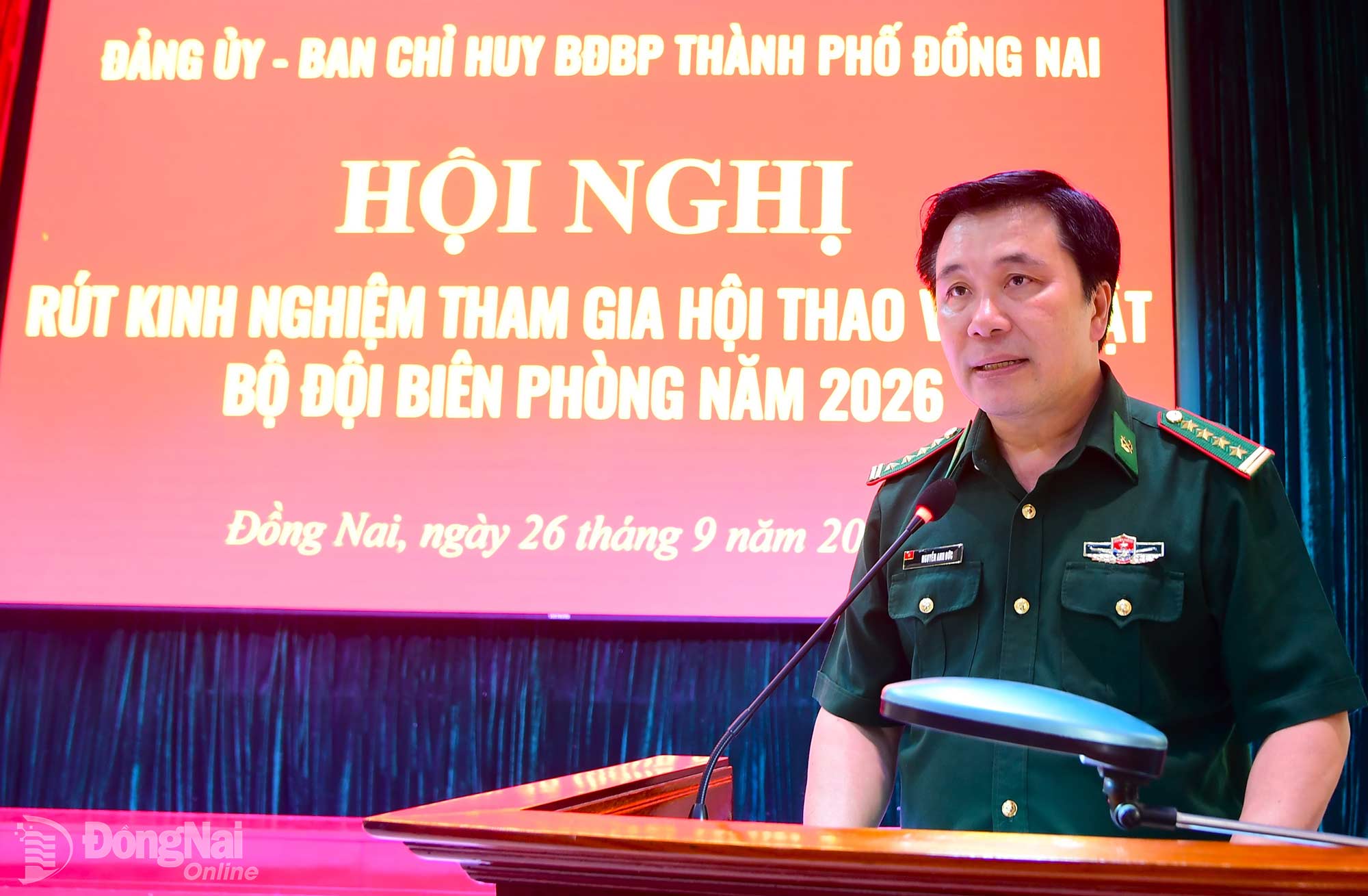 Đại tá Nguyễn Anh Đức, Phó Chỉ huy trưởng Bộ Chỉ huy Quân sự kiêm Chỉ huy trưởng Ban Chỉ huy Bộ đội Biên phòng thành phố phát biểu rút kinh nghiệm và tuyên dương đoàn vận động viên. Ảnh: Hữu Thịnh