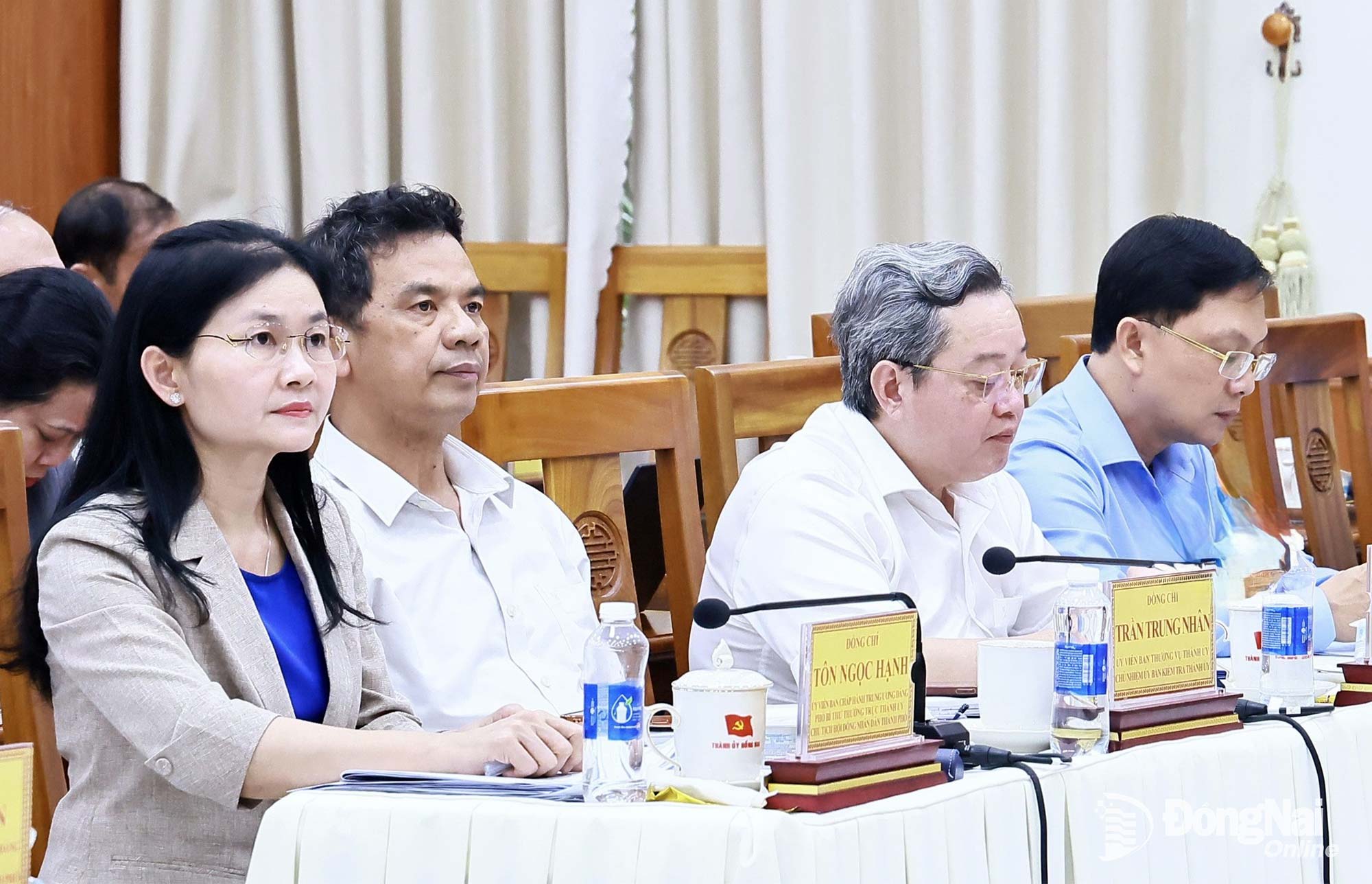 Member of the Party Central Committee, Permanent Deputy Secretary of the Dong Nai CPC, and Chairwoman of the City Peoples Council Ton Ngoc Hanh, along with members of the CPC’s Standing Board, attend the online meeting. Photo: Cong Nghia

