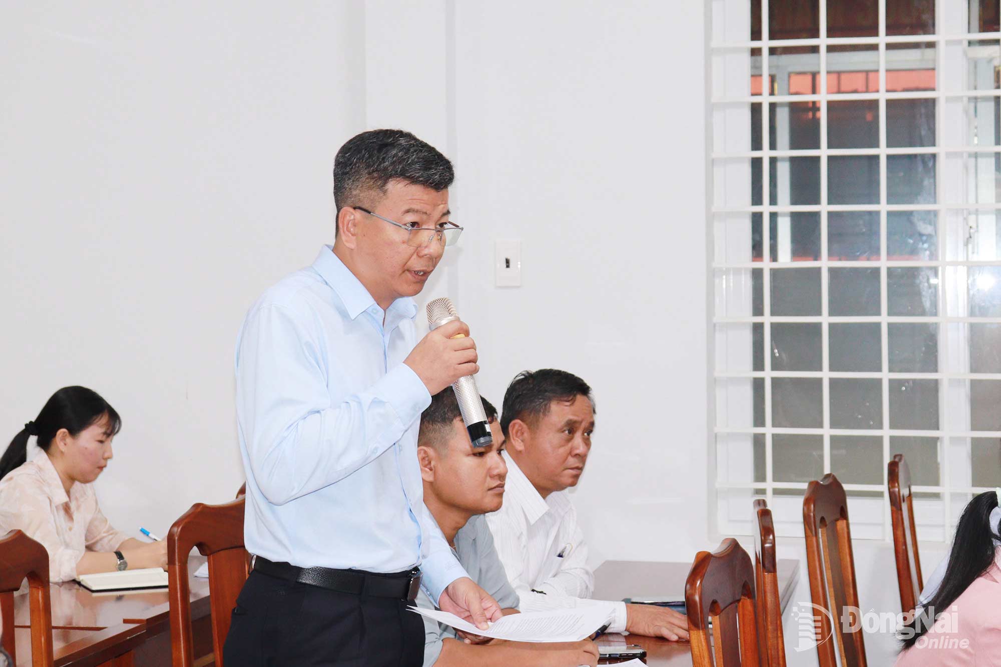 Đại diện Trung tâm Y tế khu vực Bù Gia Mập báo cáo tại cuộc họp. Ảnh: Hạnh Dung
