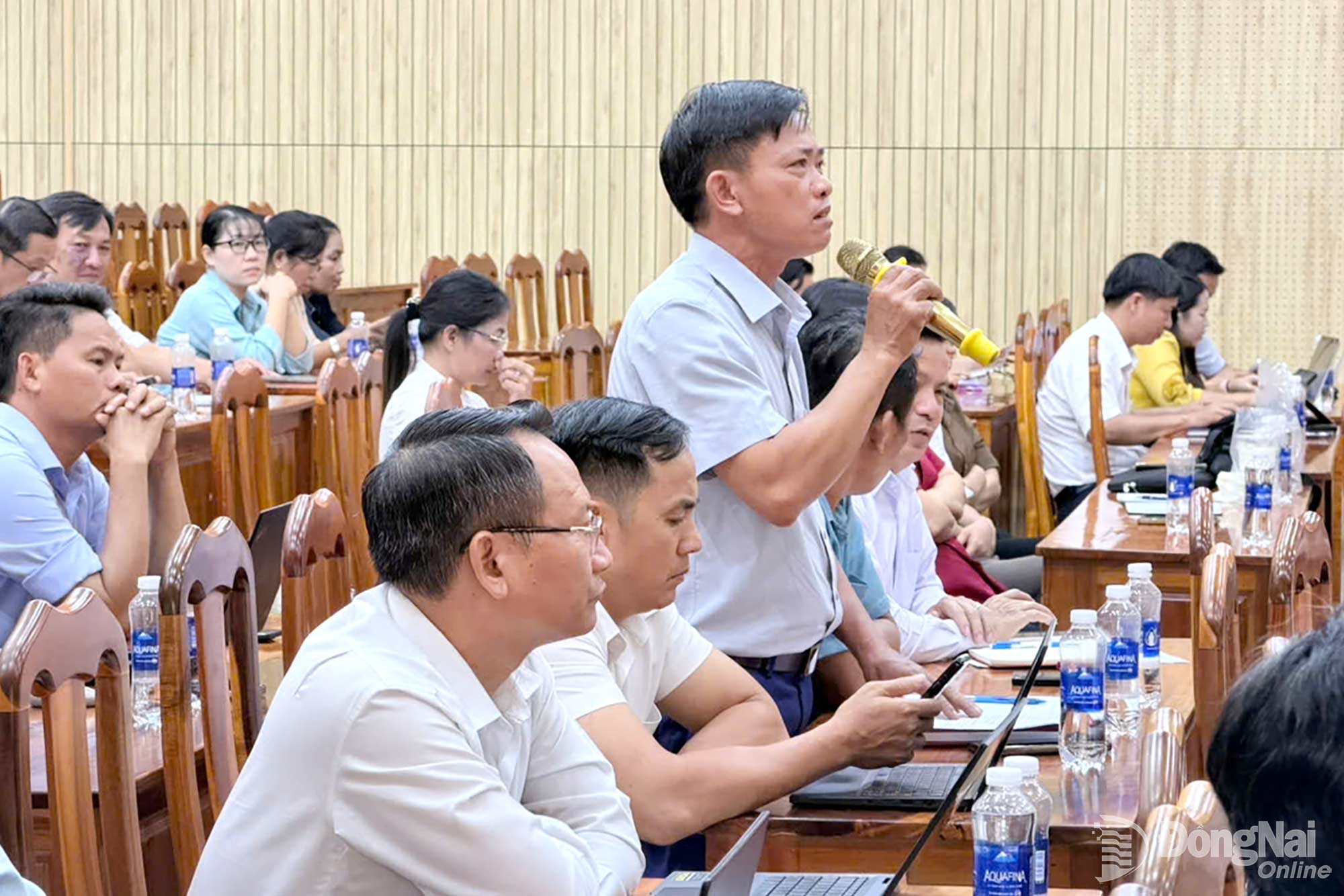 Đại biểu phát biểu tham luận tại hội nghị. Ảnh: Tố Tâm