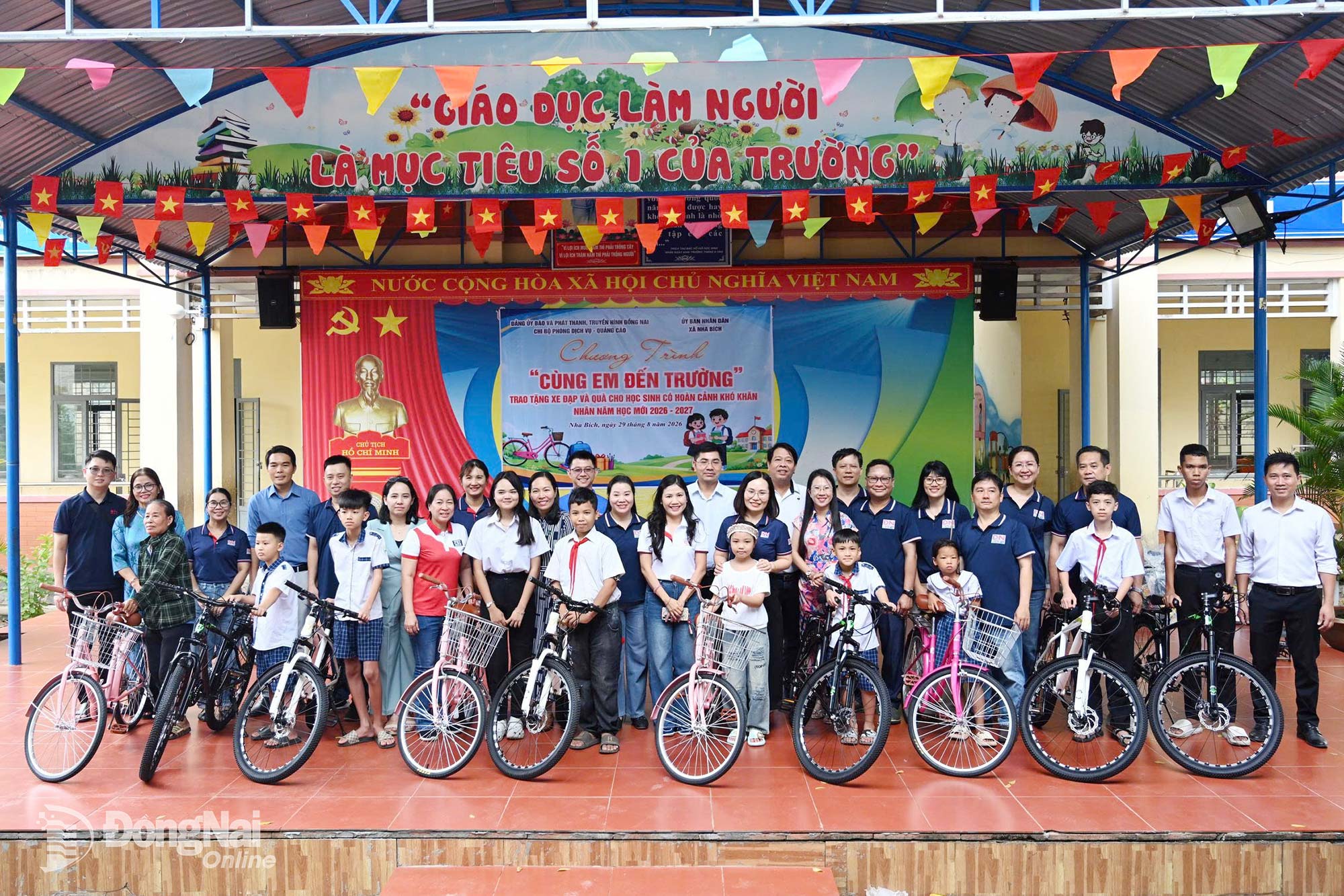 The bicycles, donated as a gesture of solidarity, are handed directly to the students, giving them more encouragement as they head to school for the new academic year. Photo: Thu Hien