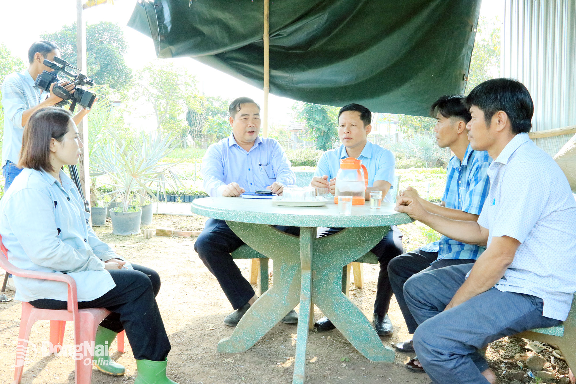 Cán bộ Liên minh Hợp tác xã thành phố Đồng Nai khảo sát thực tế tại phường Trảng Bom.

