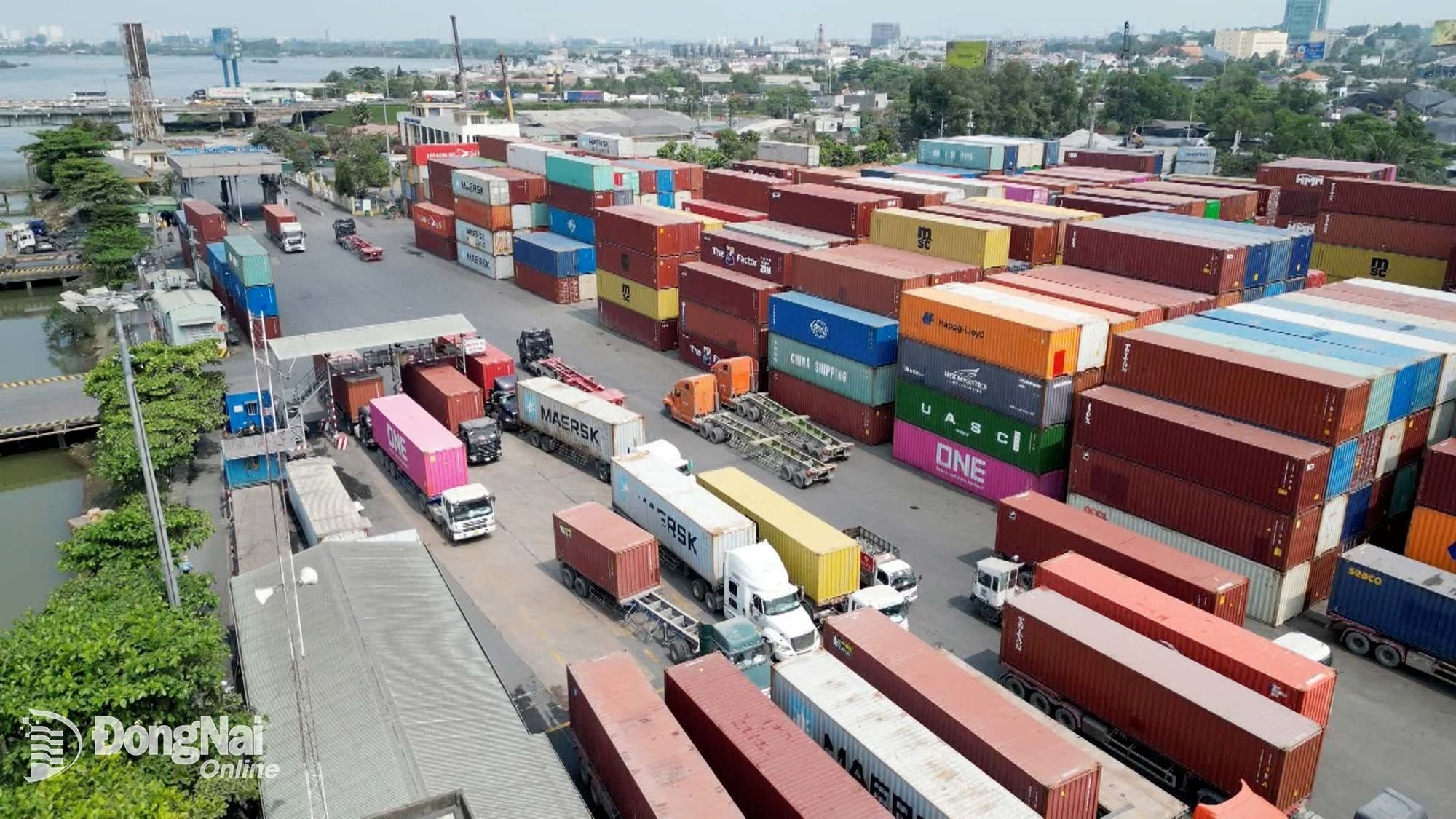 Import and export activities at Dong Nai Port. Photo: Ngoc Lien

