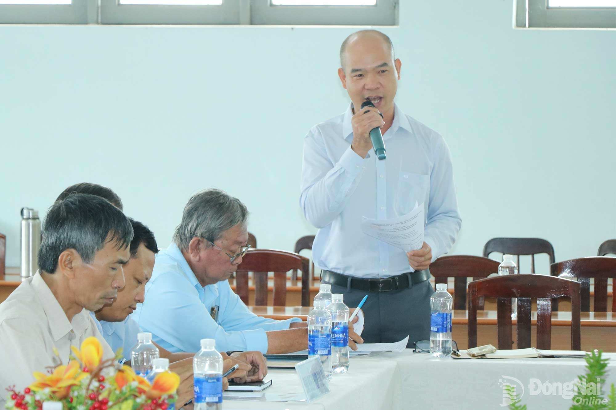 Đại diện Hợp tác xã Đa Lộc Đồng Nai 9 (xã La Ngà) chia sẻ thực tế phát triển của đơn vị tại hội nghị. Ảnh: Vương Thế