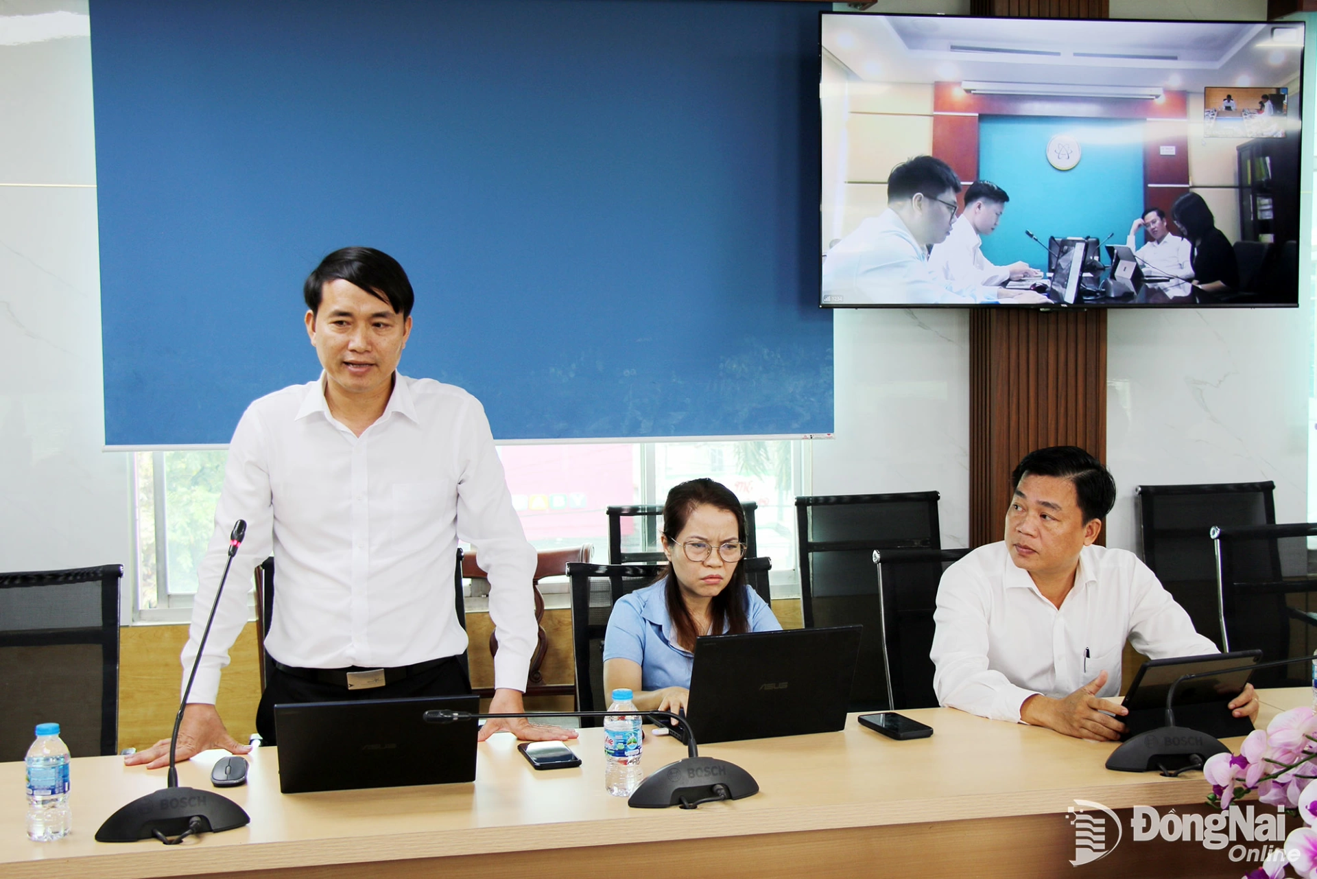 Representatives of specialized divisions under the Dong Nai DoST share their views at the meeting. Photo: Hai Quan

