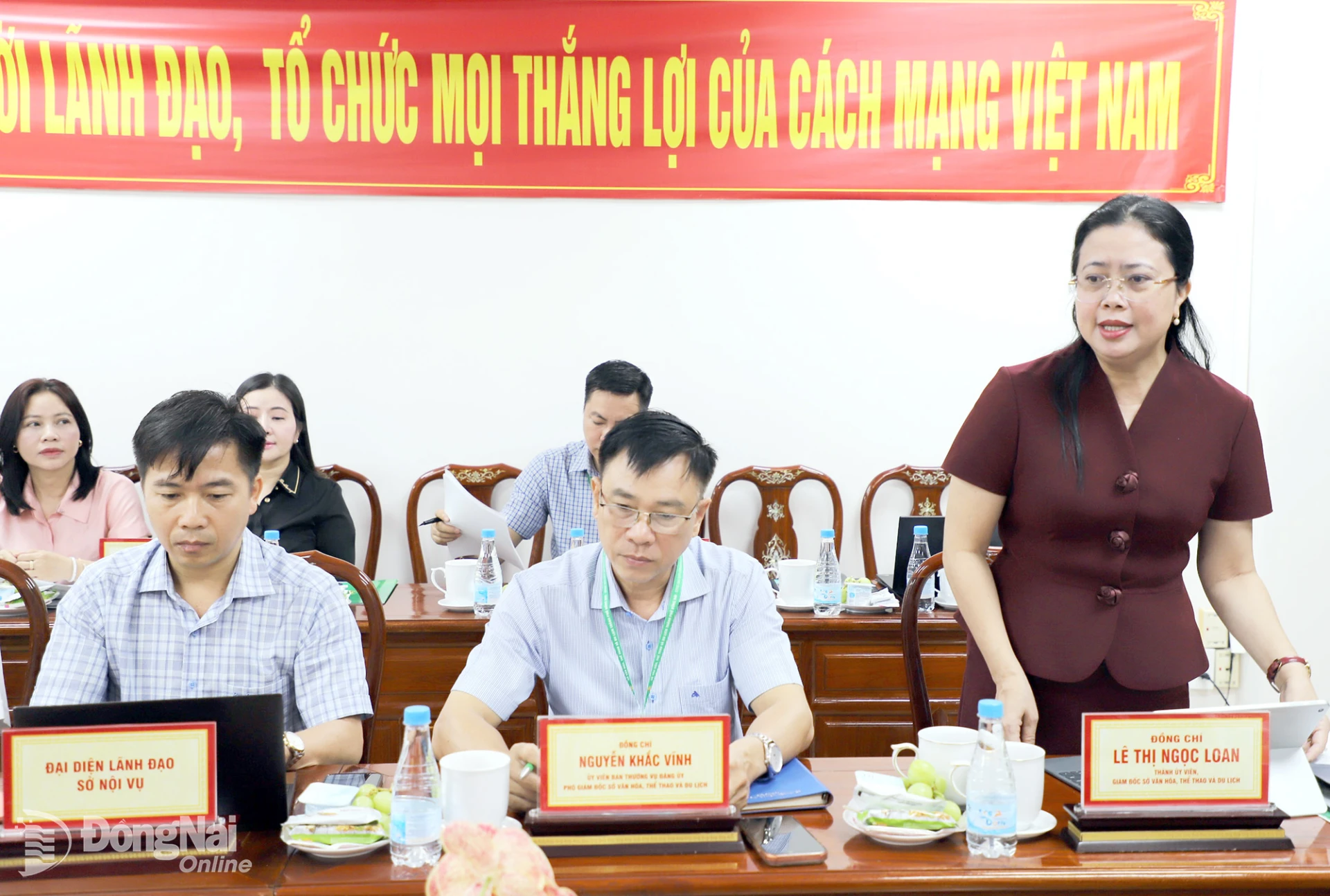 Member of the CPC and Director of the DoCST Le Thi Ngoc Loan reports at the working session. Photo: My Ny