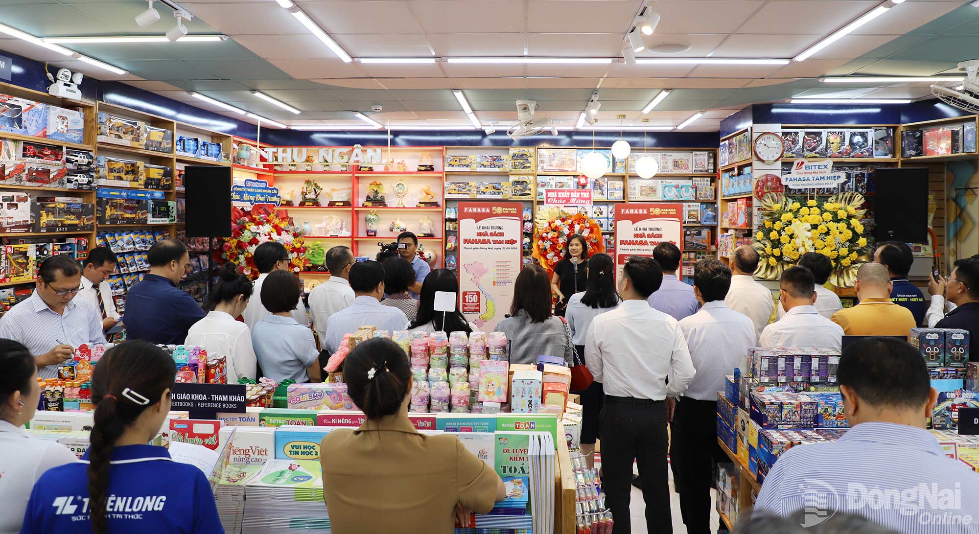 Không gian Nhà sách Fahasa Tam Hiệp trong ngày khai trương. Ảnh: My Ny