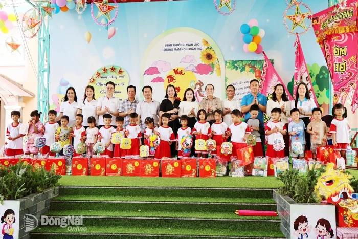 Ấm áp mùa Trung thu với học sinh dân tộc Chơ Ro ở Xuân Lộc