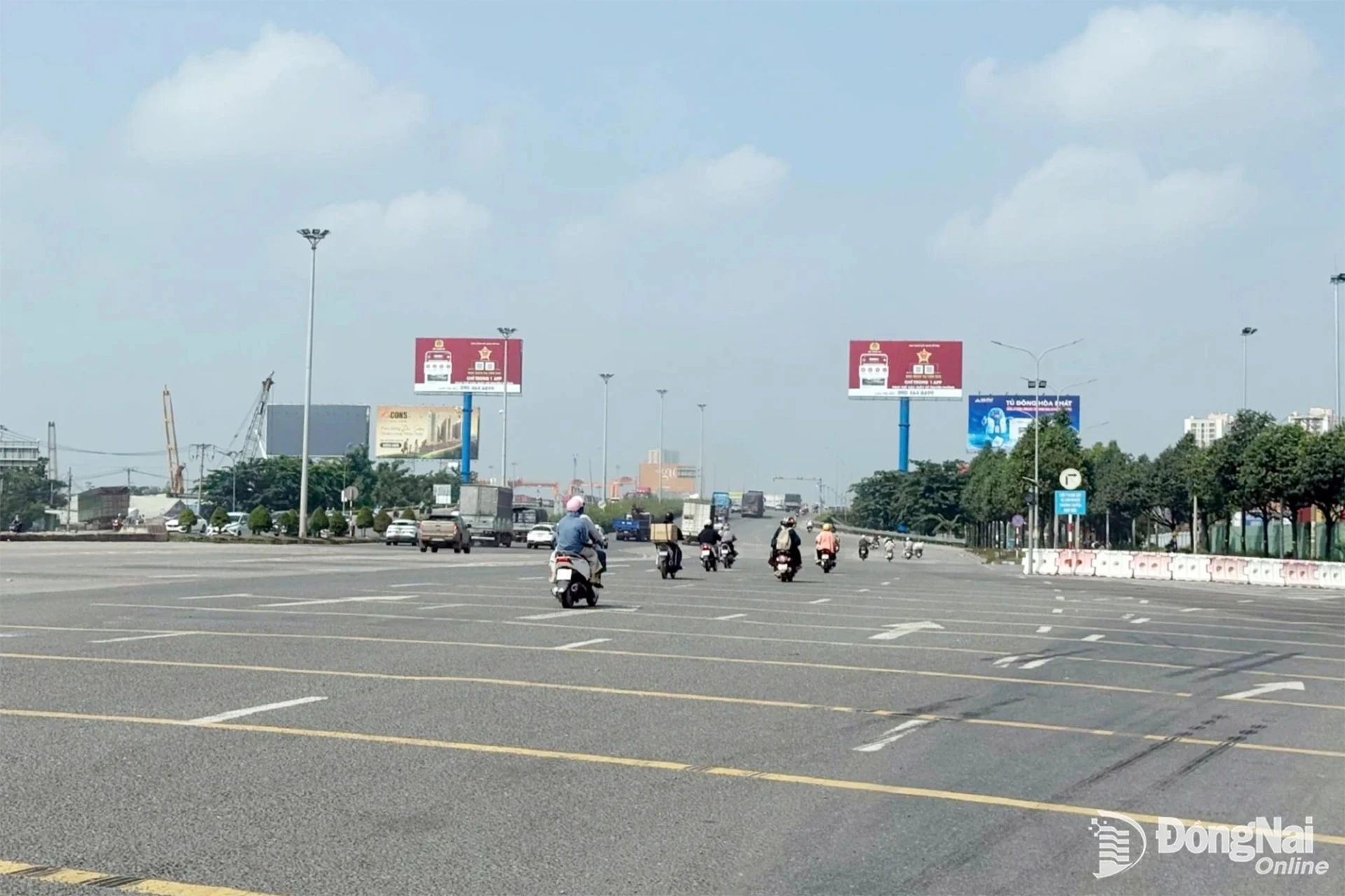 Trạm thu phí cầu Đồng Nai đã hoàn thành công tác tháo dỡ. Ảnh: Phạm Tùng