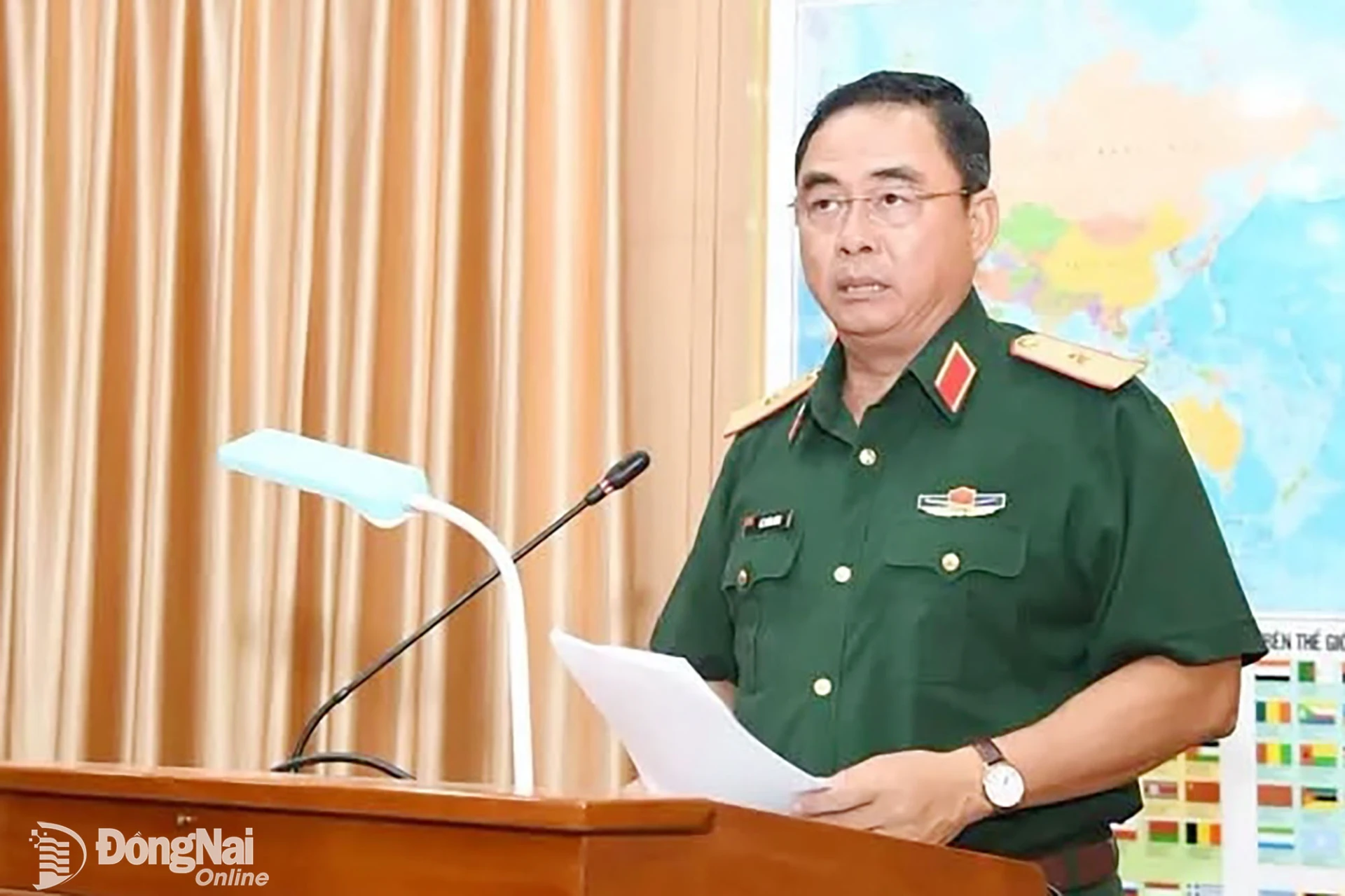 Thiếu tướng Lê Xuân Bình, Ủy viên Thường vụ Đảng ủy Quân khu 7, Phó Tư lệnh, Tham mưu trưởng Quân khu 7 phát biểu khai mạc lớp tập huấn. Ảnh: ĐVCC
