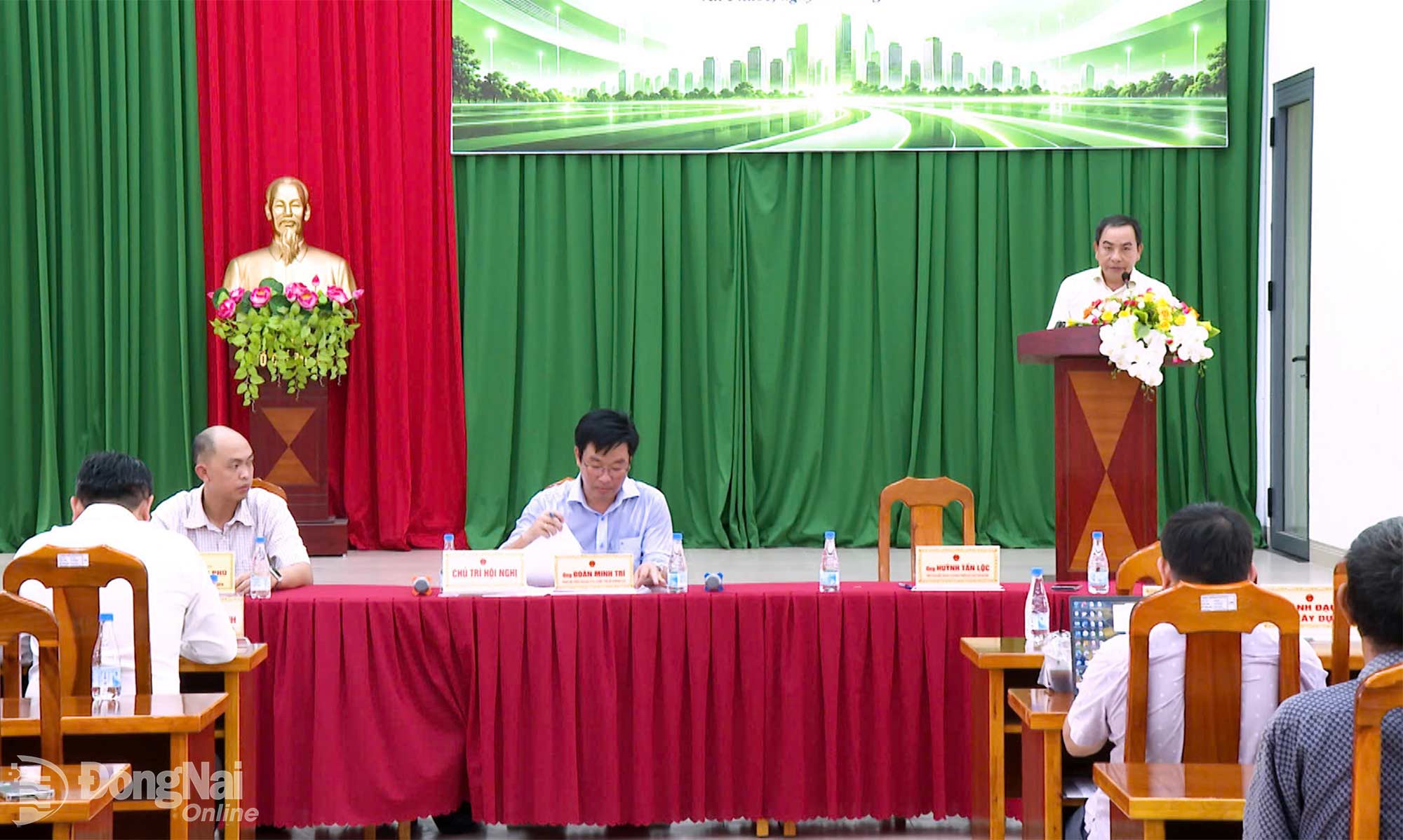 Deputy Director of the Dong Nai Land Fund Development Center Huynh Tan Loc provides information on the measurement and inventory plan.