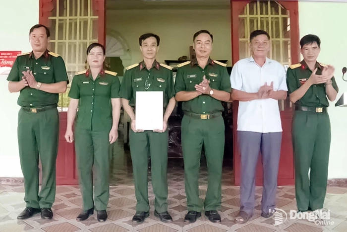 Bàn giao nhà đồng đội cho quân nhân khó khăn về nhà ở