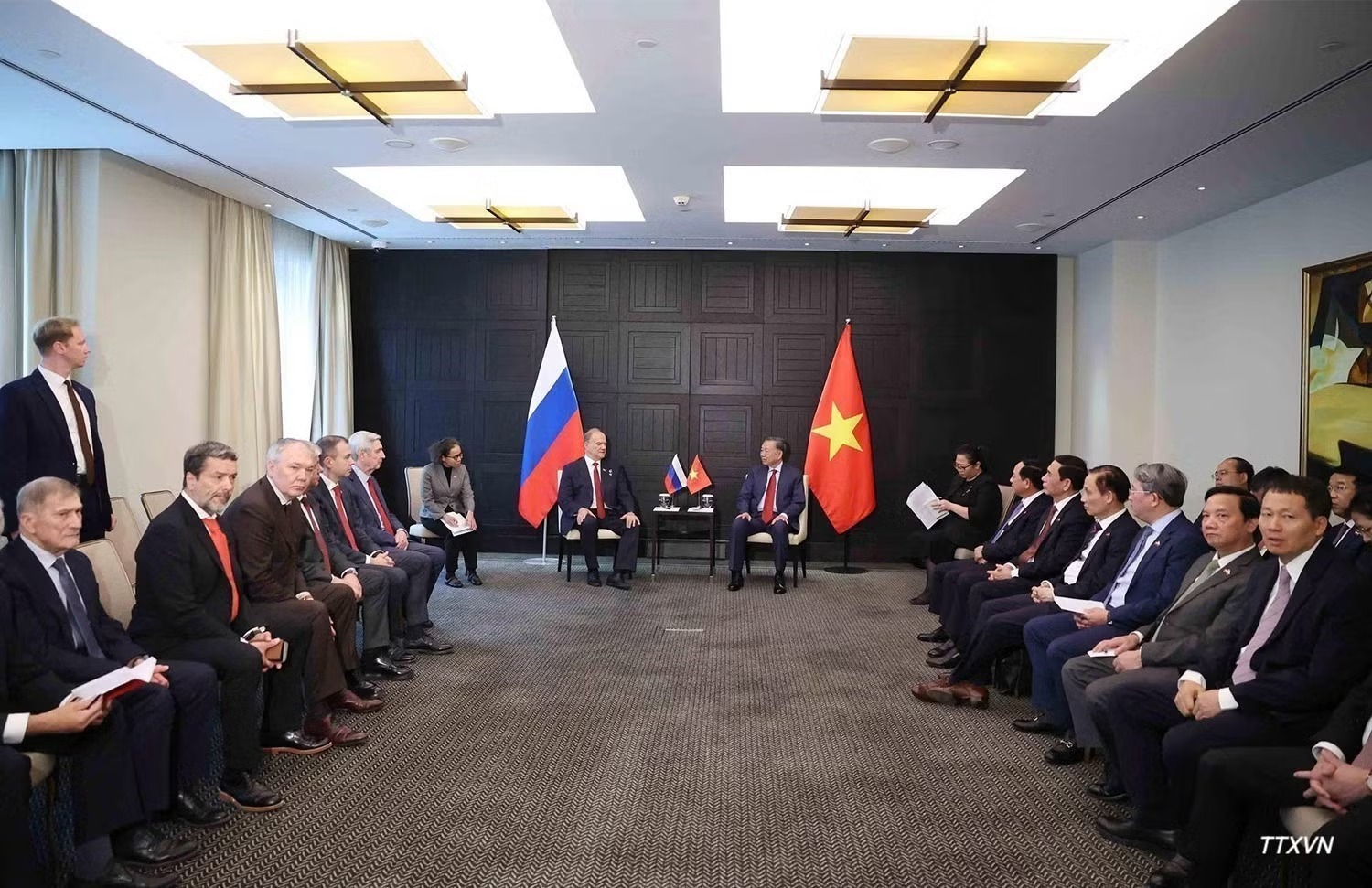 Tổng Bí thư, Chủ tịch nước Tô Lâm tiếp Chủ tịch Đảng Cộng sản Liên bang Nga Gennady Zyuganov. (Ảnh: Thống Nhất - TTXVN)
