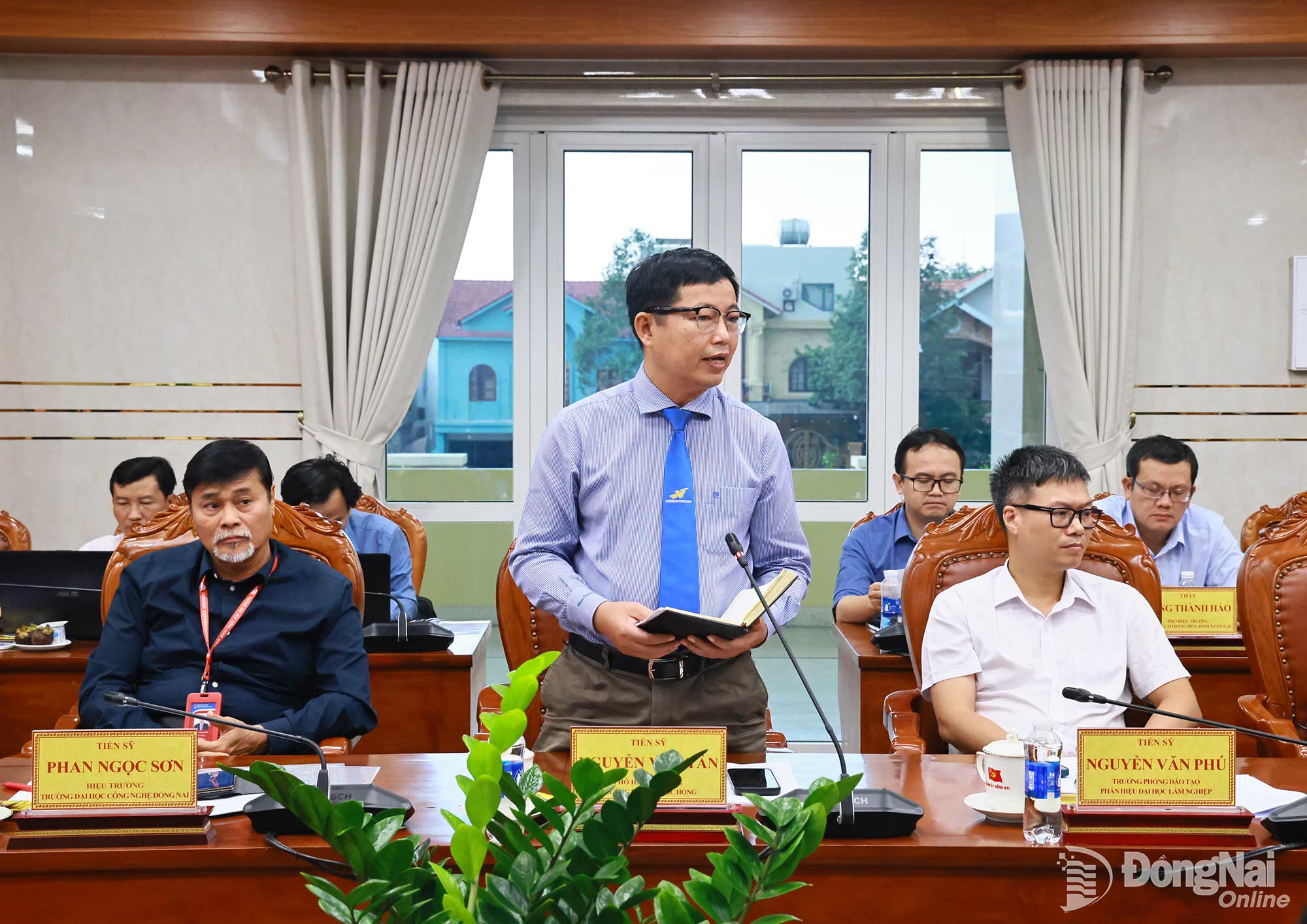 Dr. Nguyen Van Tan, Vice Rector of Lac Hong University, expresses his views. Photo: Cong Nghia

