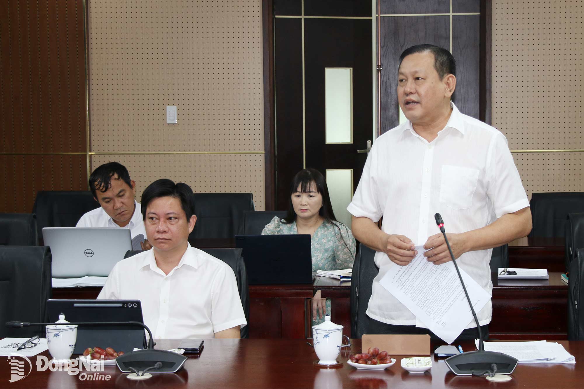 Phó Giám đốc Sở Nông nghiệp và Môi trường Đặng Minh Đức chia sẻ tại buổi làm việc. Ảnh: Hải Quân