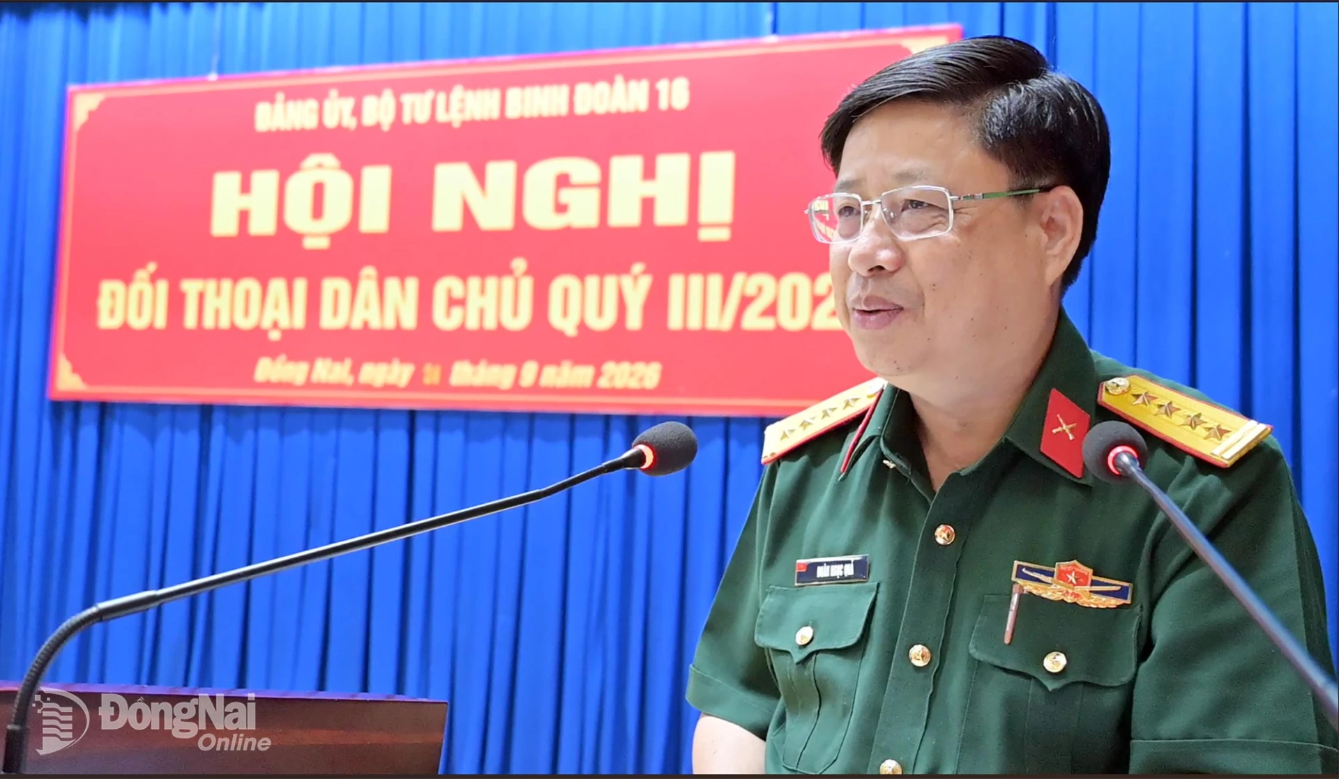 Đại tá Đoàn Ngọc Quả, Phó Tư lệnh Binh đoàn phát biểu kết luận tại buổi đối thoại.