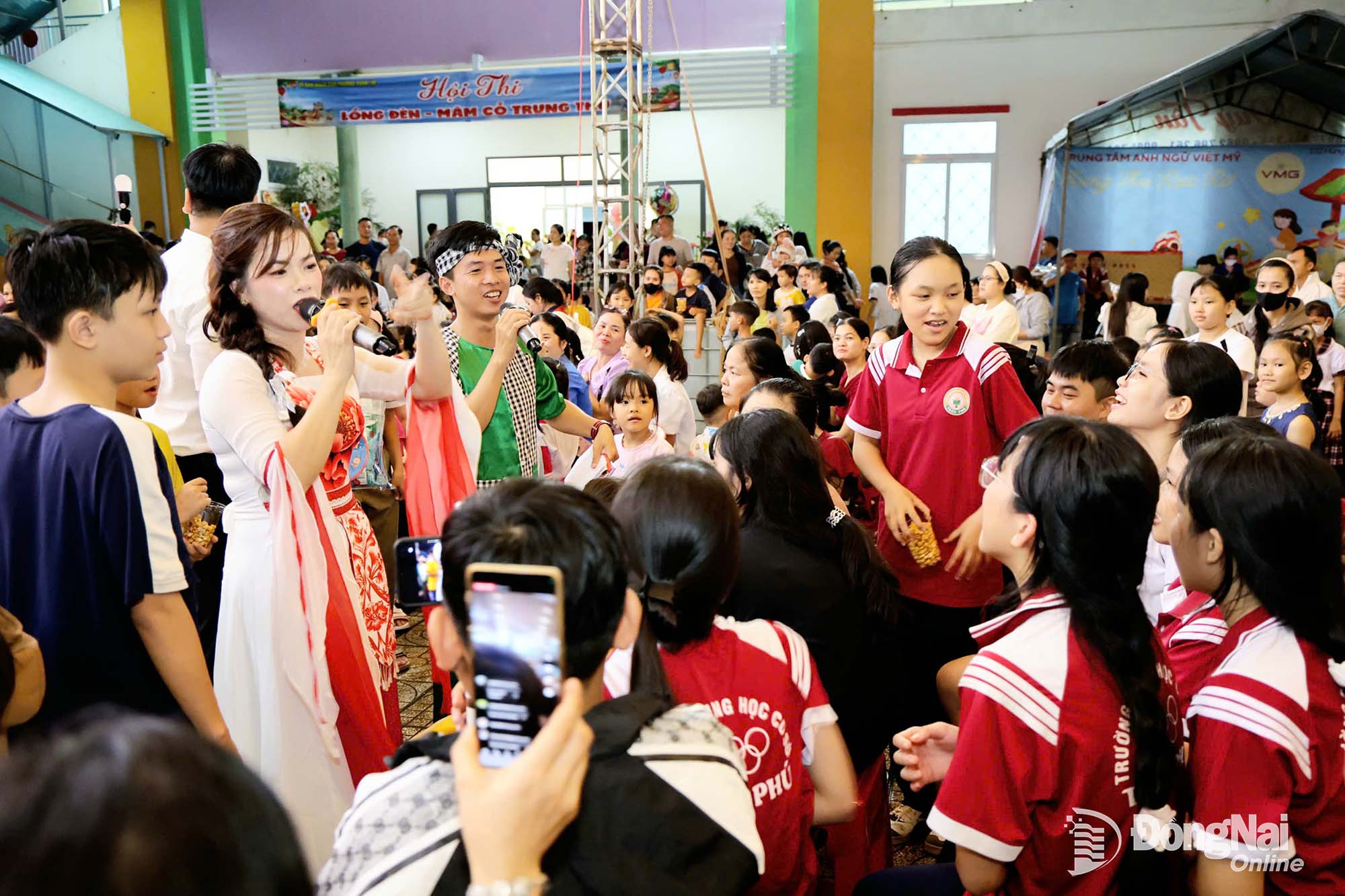 Các em thí nhi phường Xuân Lộc tham gia Đêm hội Trăng rằm năm 2026