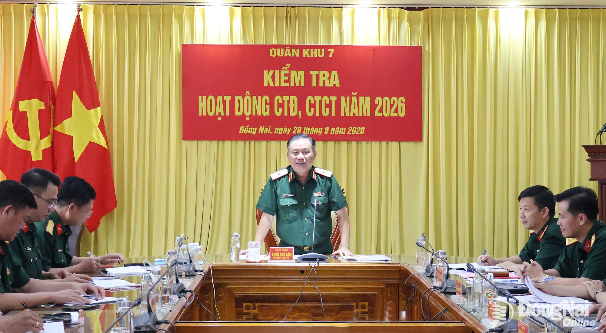 Thiếu tướng Trần Chí Tâm, Ủy viên Thường vụ Đảng ủy, Phó Chính ủy Quân khu 7, Trưởng đoàn kiểm tra quán triệt nội dung kiểm tra. Ảnh: Nguyệt Hà