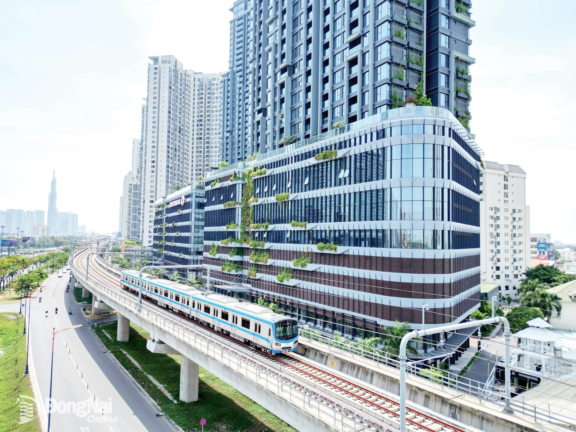 The project to extend the Ben Thanh–Suoi Tien metro line to the citys administrative center and Long Thanh International Airport opens up significant potential for TOD model in Dong Nai City.

