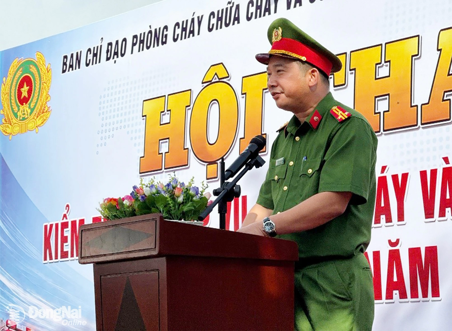 Thượng tá Nguyễn Đình Long Phó Trưởng phòng Cảnh sát PCCC và CNCH phát biểu bế mạc tại Hội thao.

